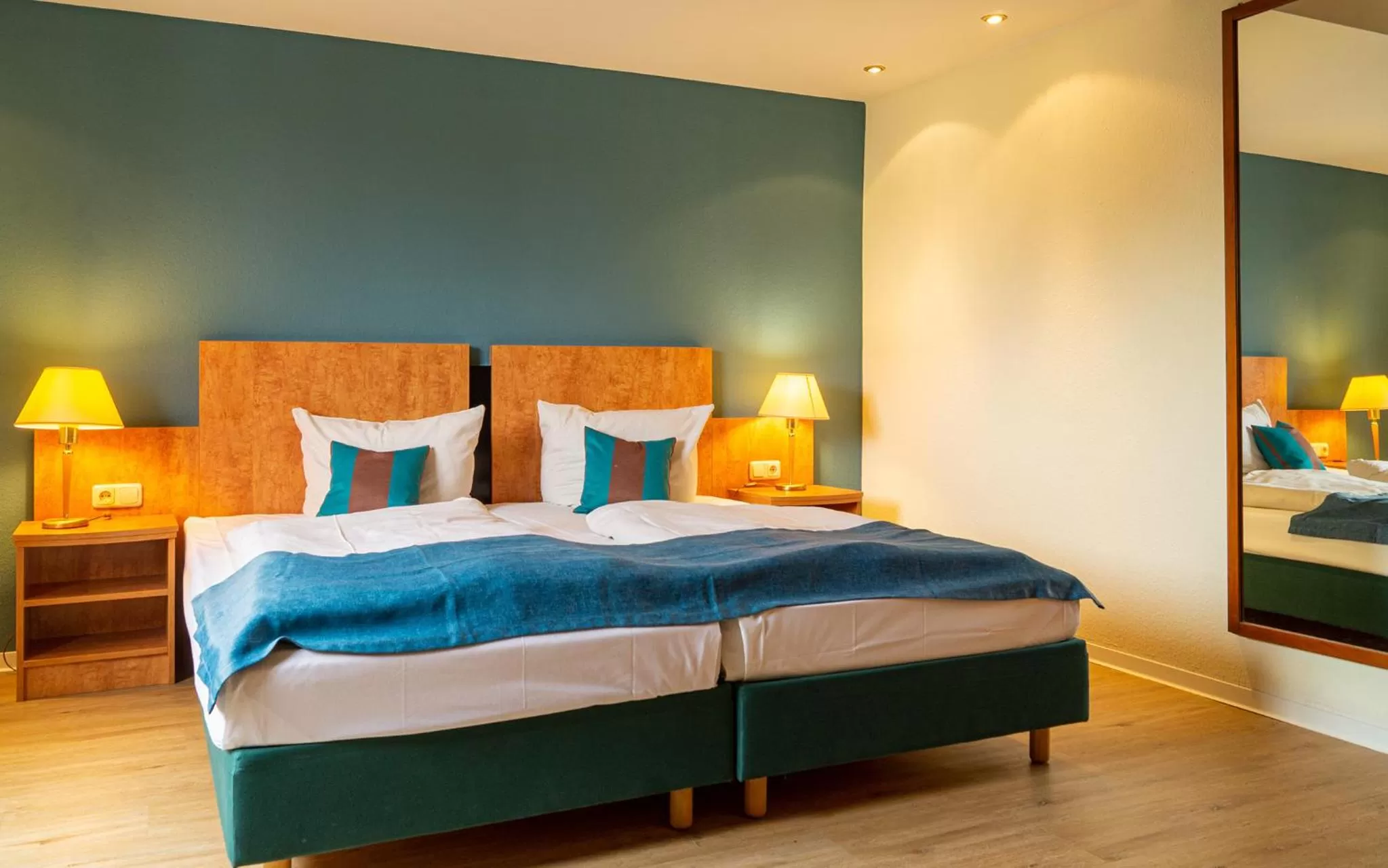 Property building, Bed in Trip Inn Bristol Hotel Mainz