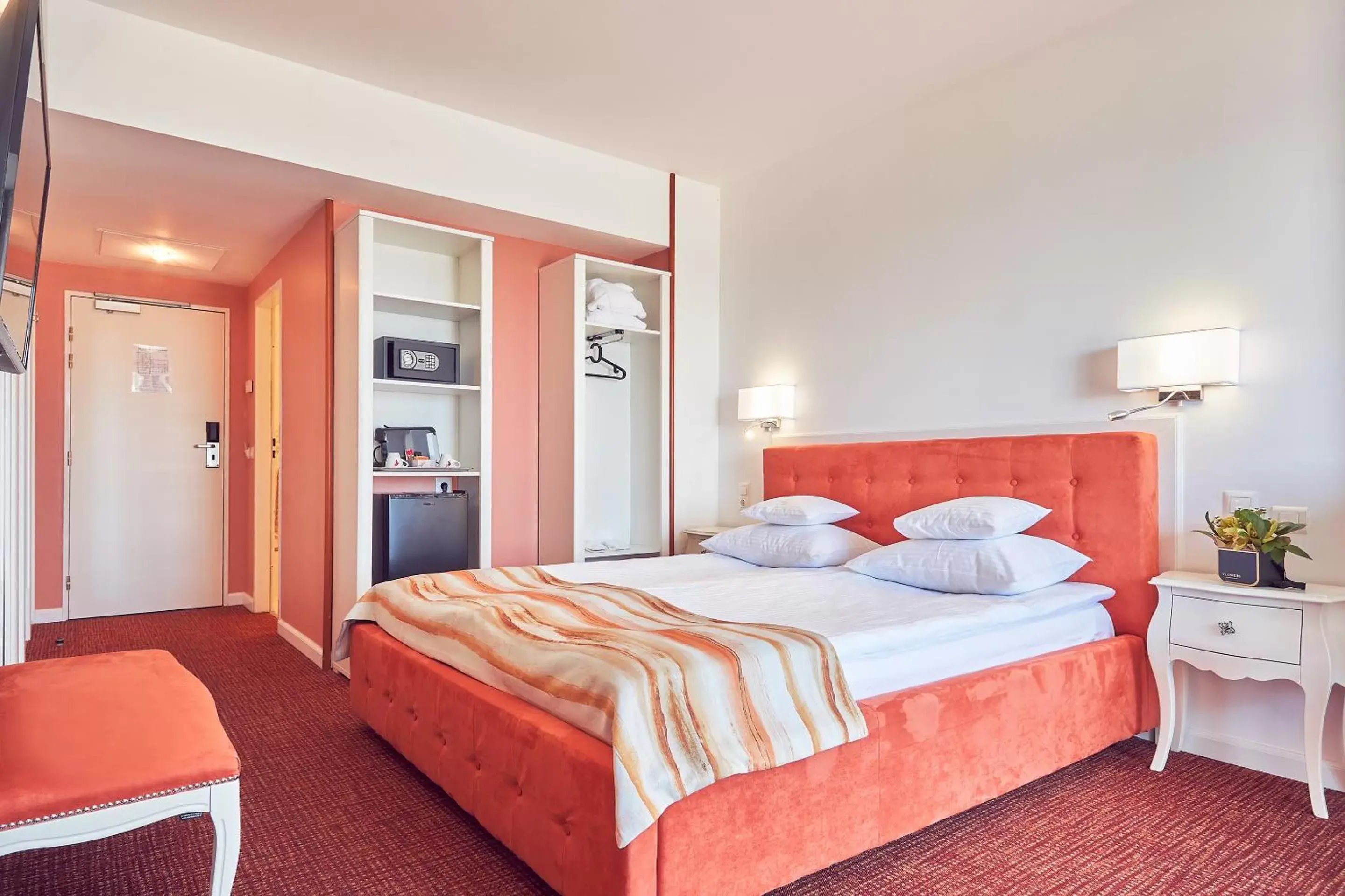 Photo of the whole room, Bed in Continental Forum Constanta Photo of the whole room, Bed in Continental Forum Constanta