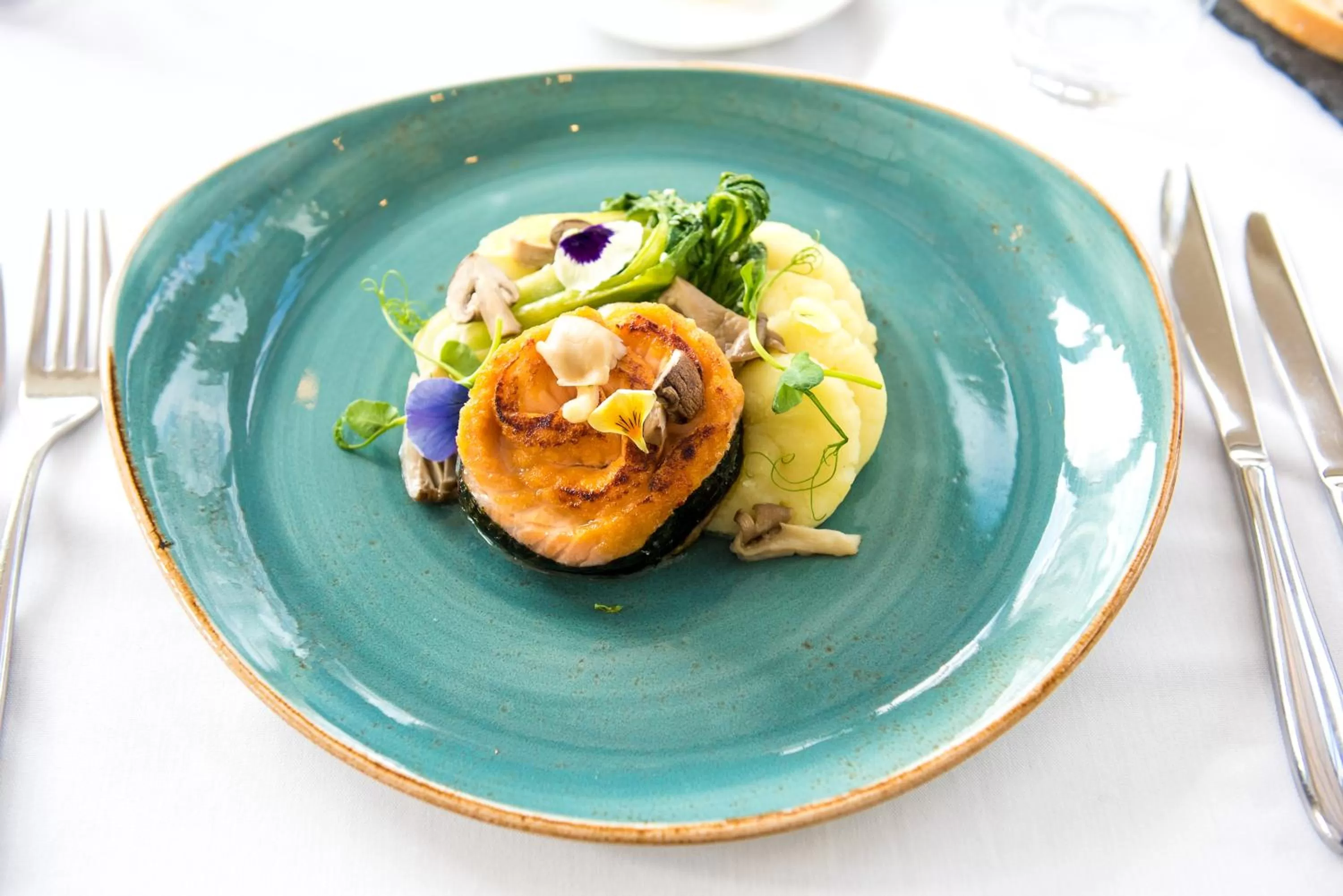 Food and drinks in Bromley Court Hotel London