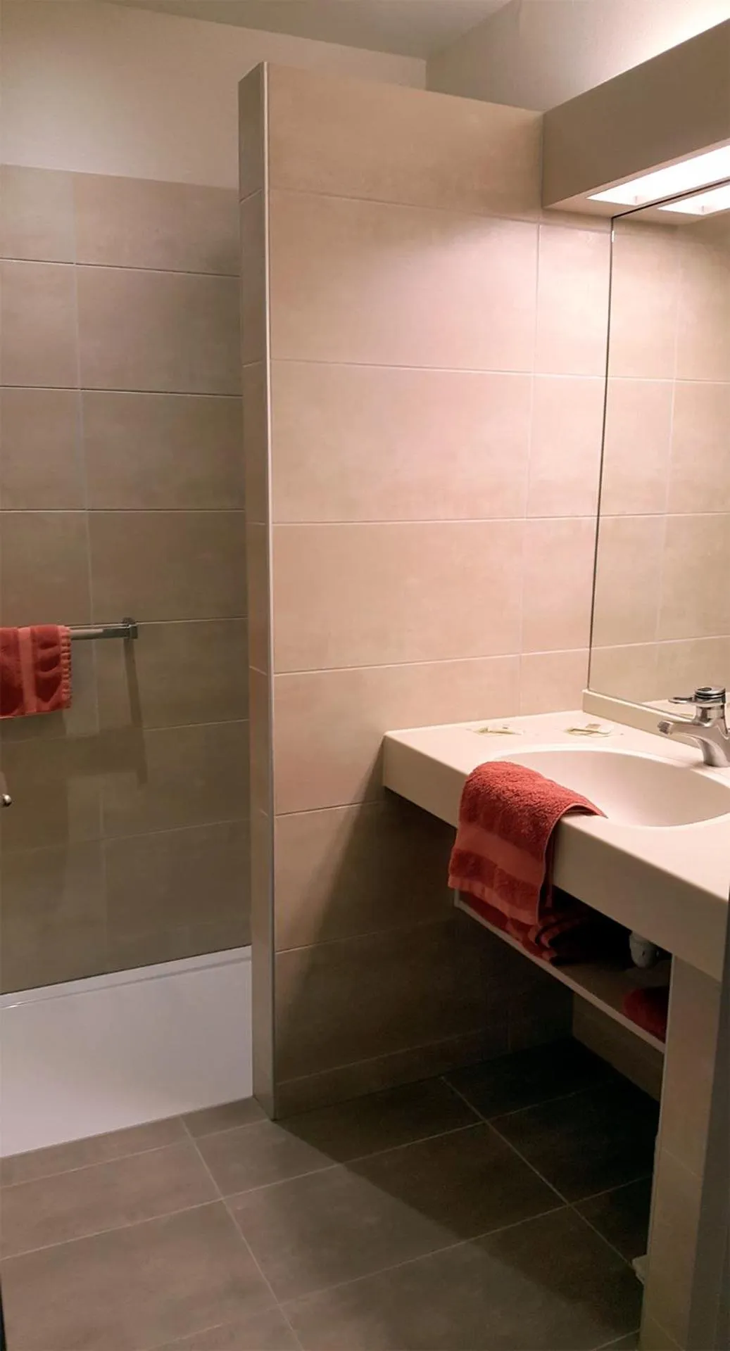 Bathroom in Hotel Les Remparts