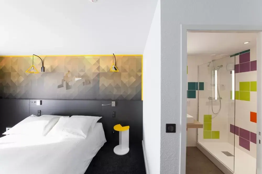 Photo of the whole room, Bathroom in ibis Styles Poitiers Nord