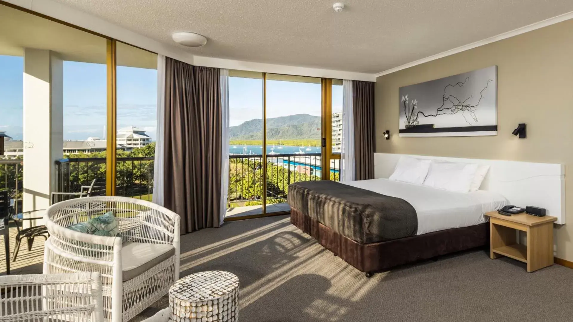 Bedroom in Pacific Hotel Cairns