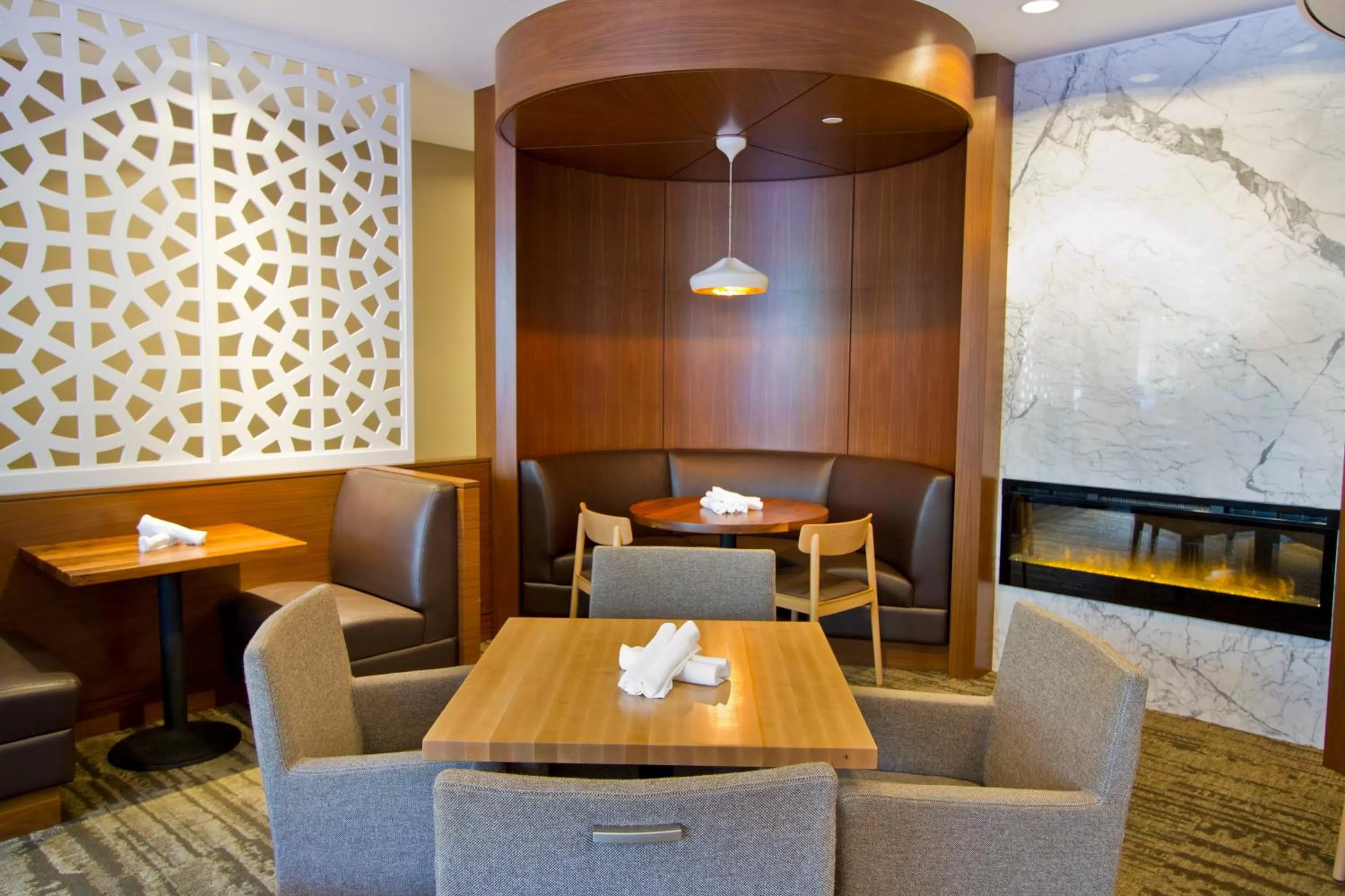 Restaurant/places to eat in Blue Horizon Hotel