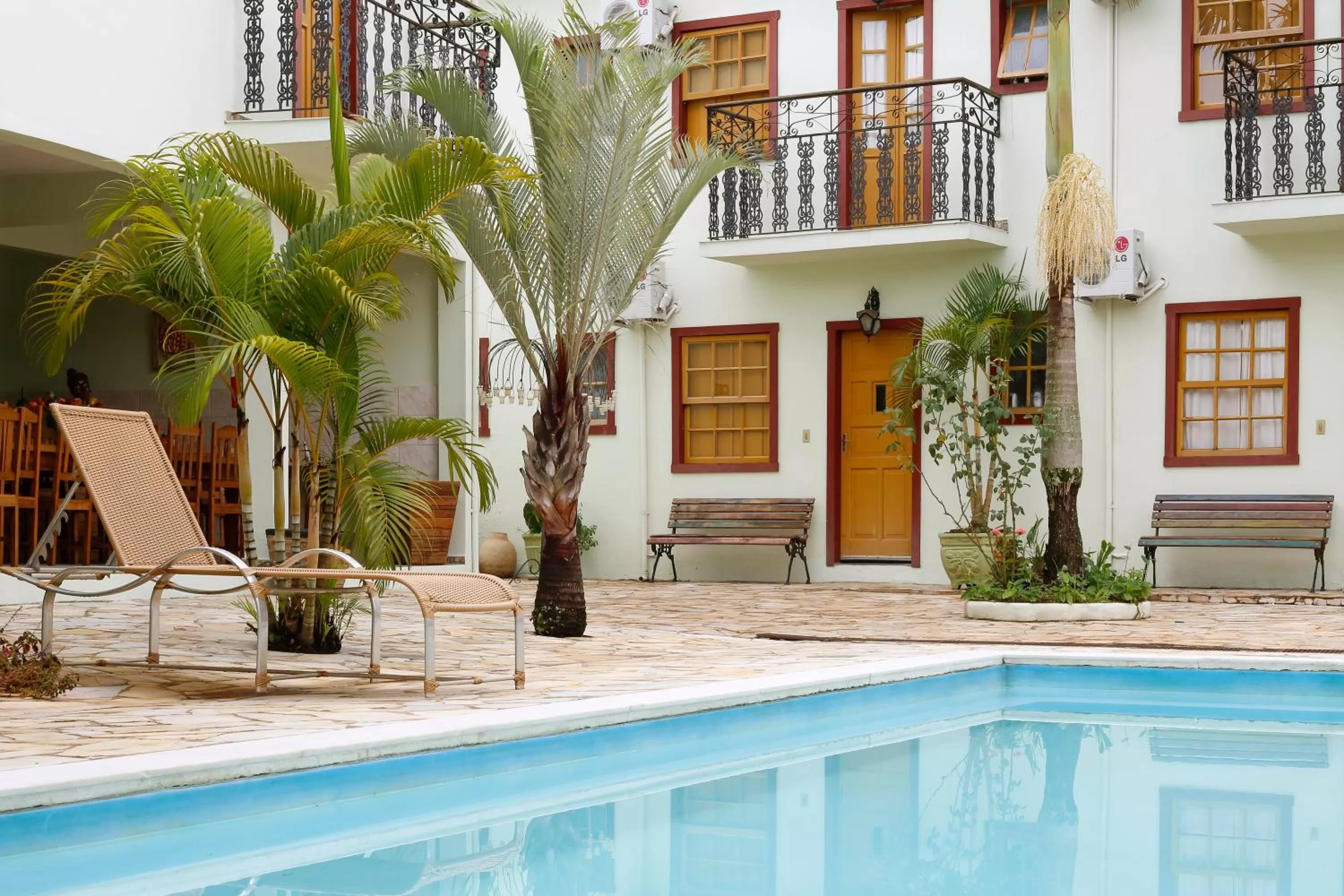 Swimming pool in Pousada Neuza Barbosa