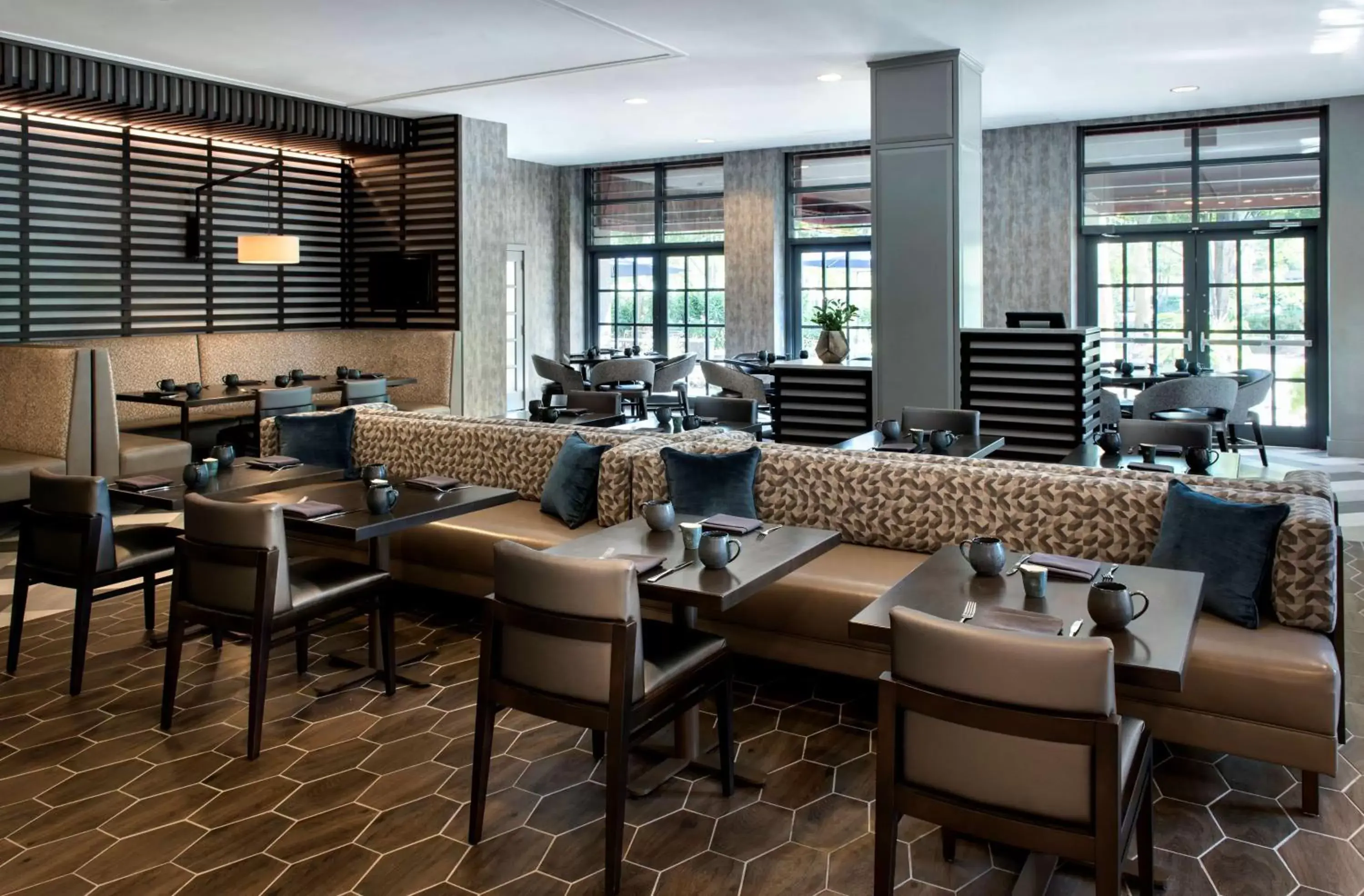 Restaurant/places to eat, Lounge/Bar in Embassy Suites by Hilton Bethesda Washington DC
