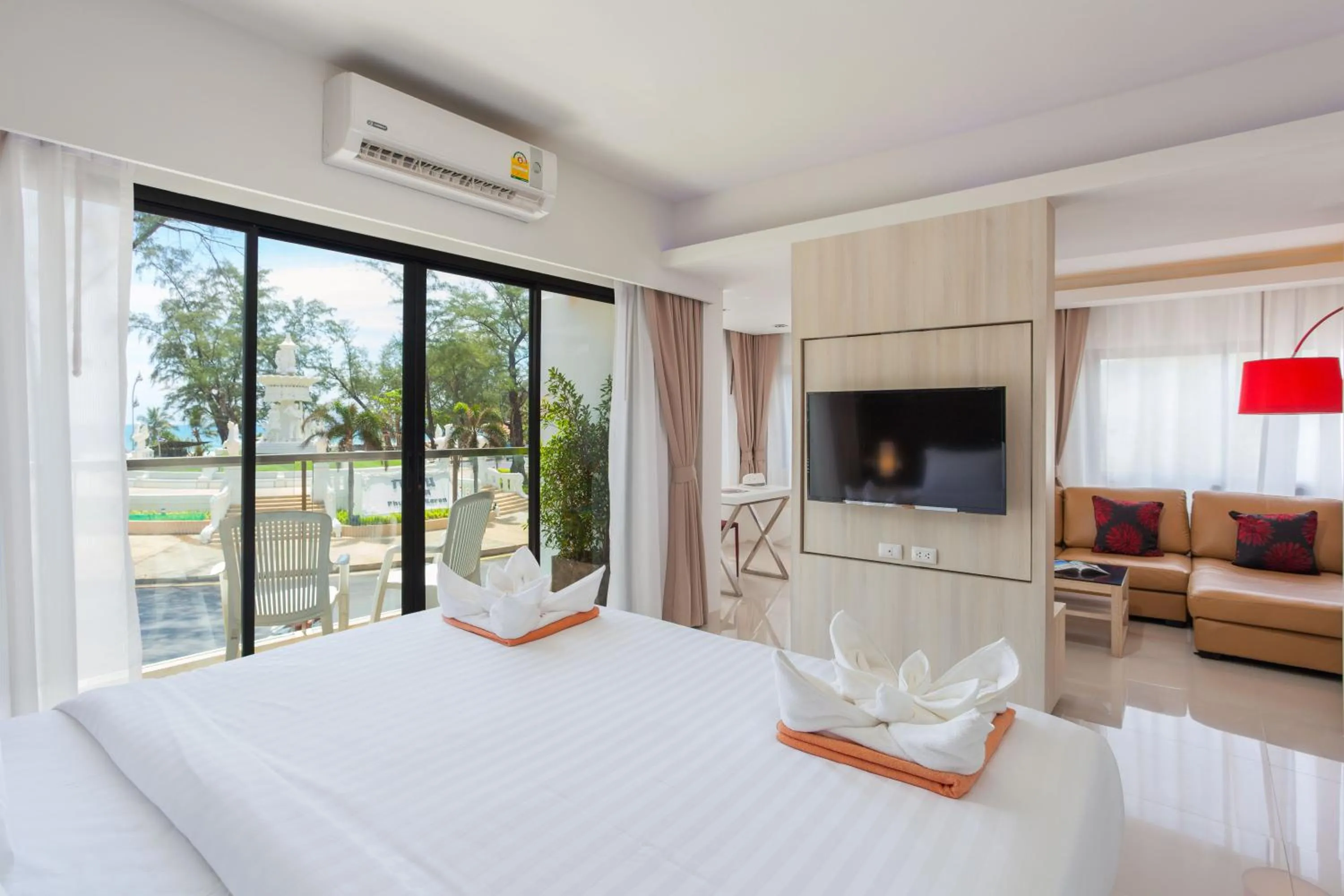 TV and multimedia, Bed in Coral Inn