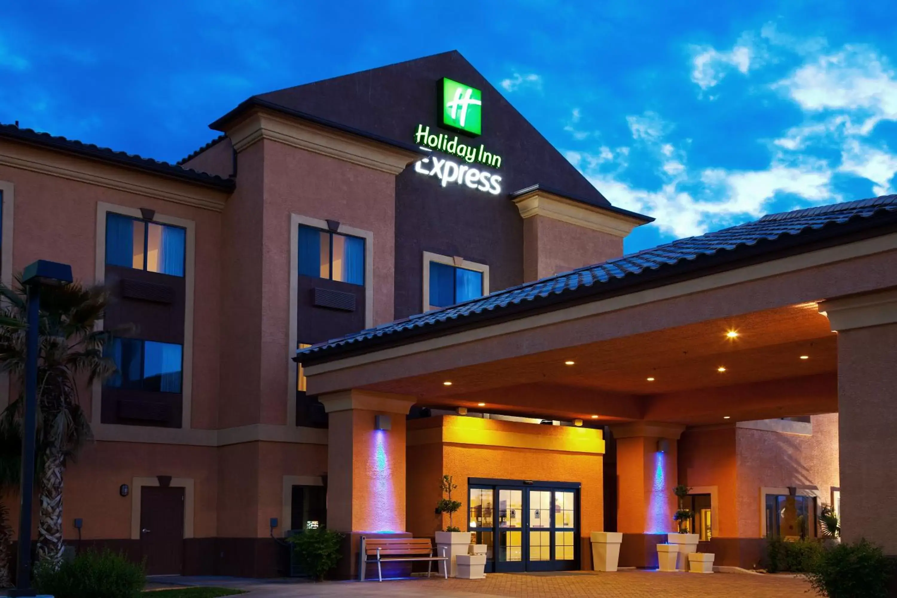 Property Building in Holiday Inn Express Kingman, an IHG Hotel