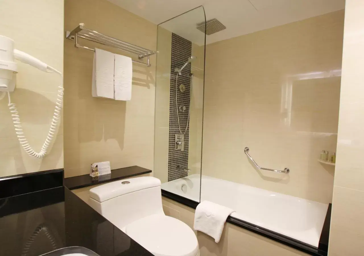 Toilet, Bathroom in Prudential Hotel
