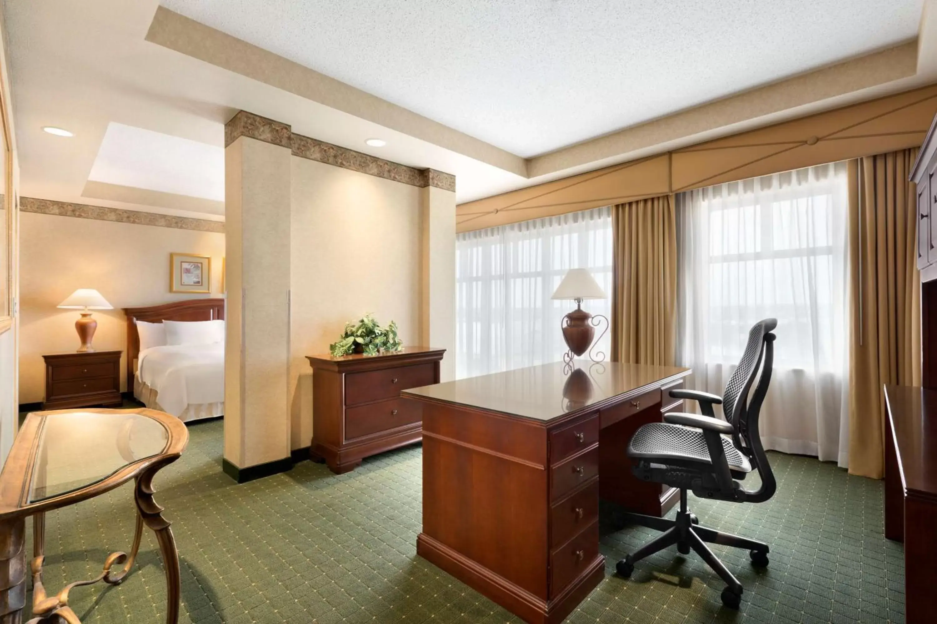 Bedroom in Embassy Suites Lincoln