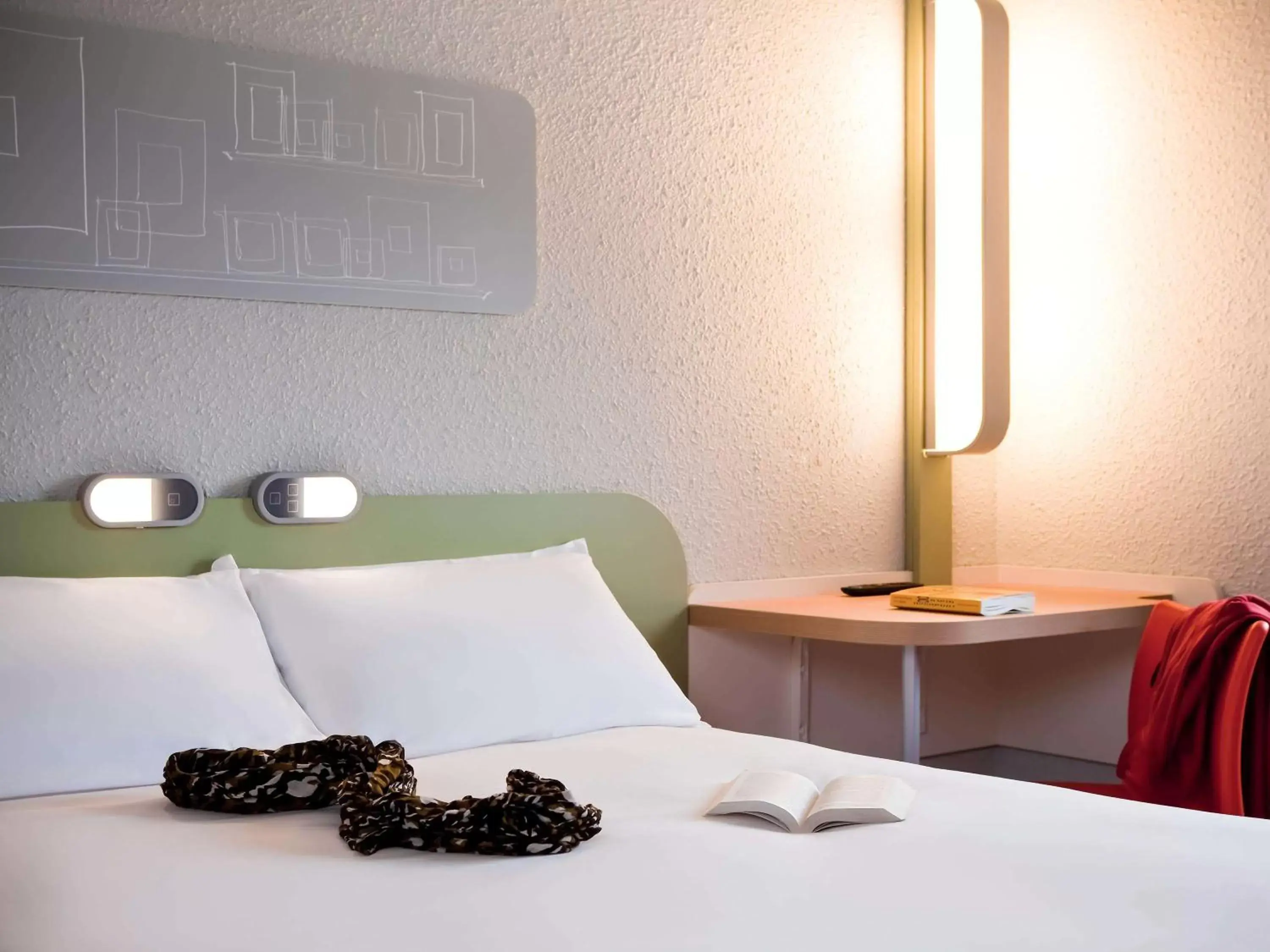 Photo of the whole room, Bed in ibis budget Pontault Combault RN4 Marne La Vallée Photo of the whole room, Bed in ibis budget Pontault Combault RN4 Marne La Vallée