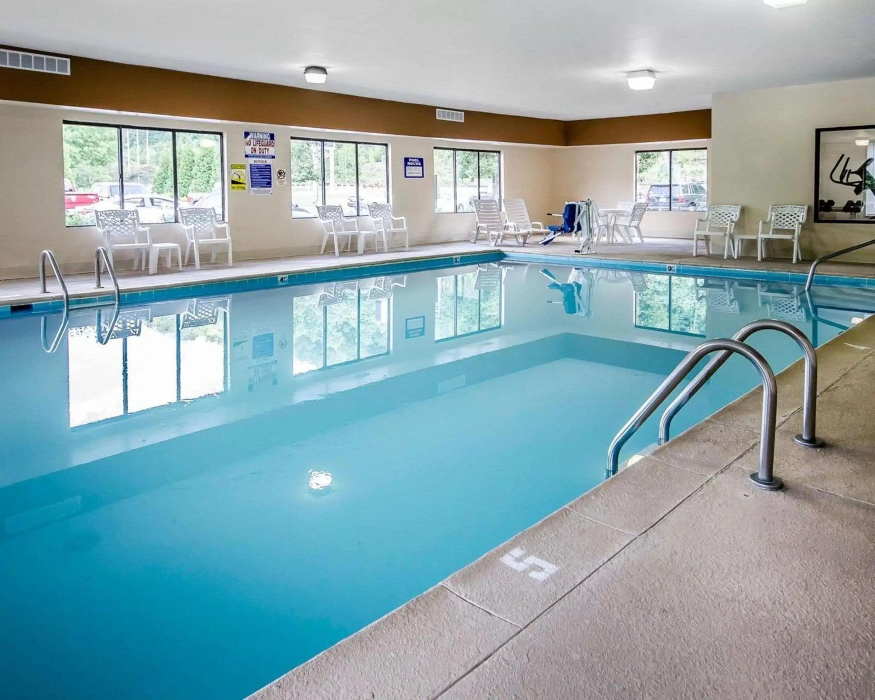 Swimming Pool in Comfort Suites Prestonsburg West