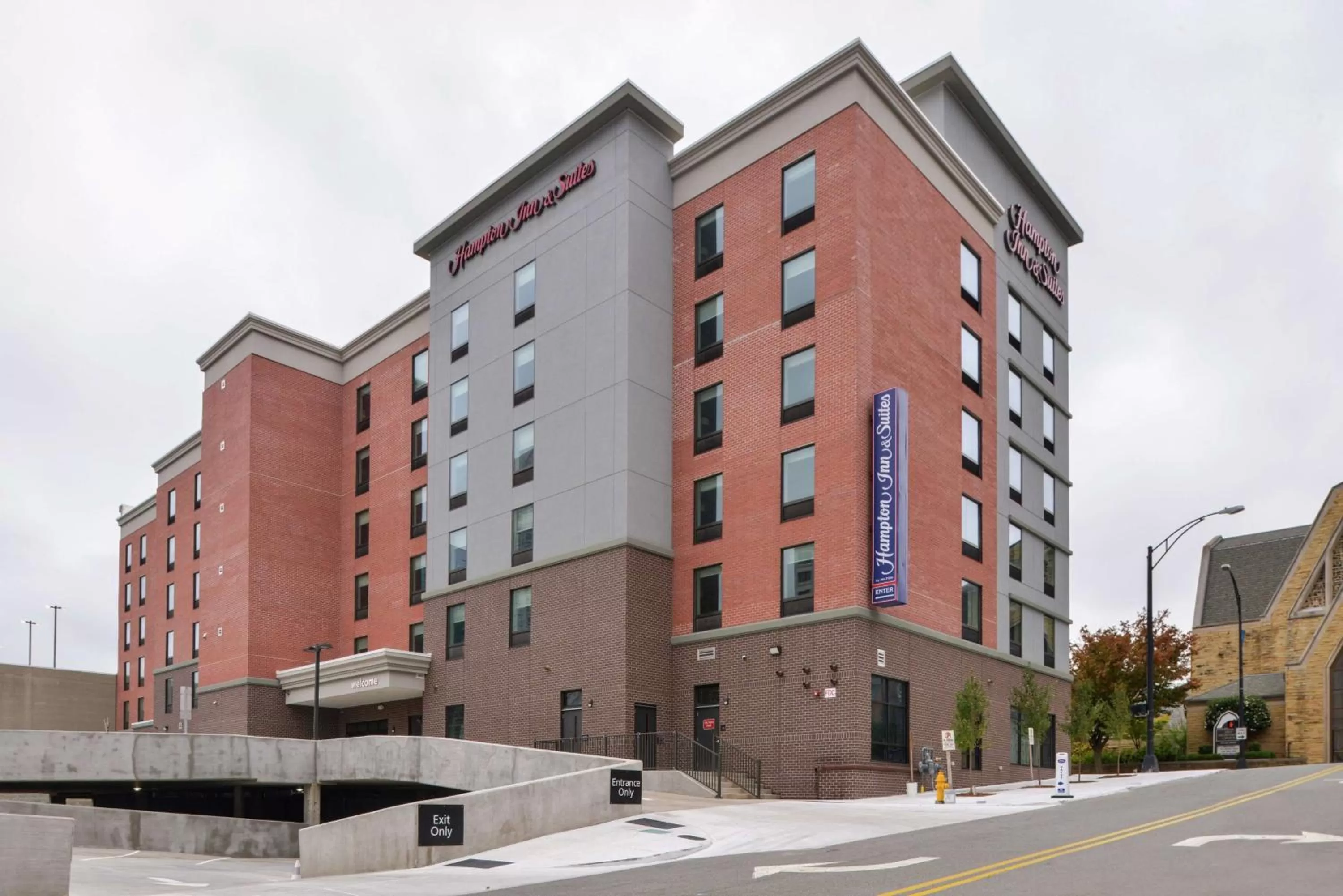 Property building in Hampton Inn & Suites Winston-Salem Downtown