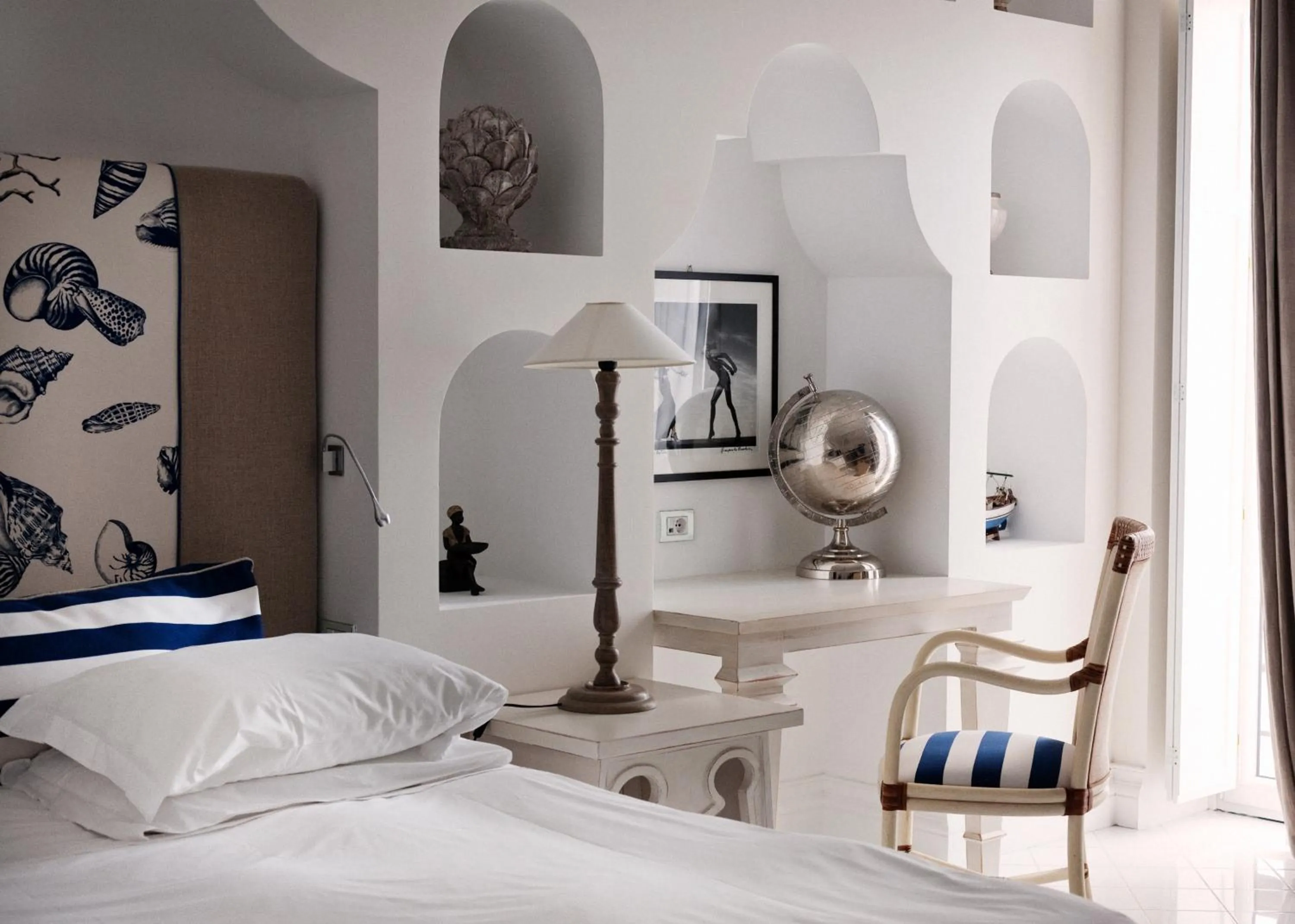 Seating area, Bed in Bellevue Syrene