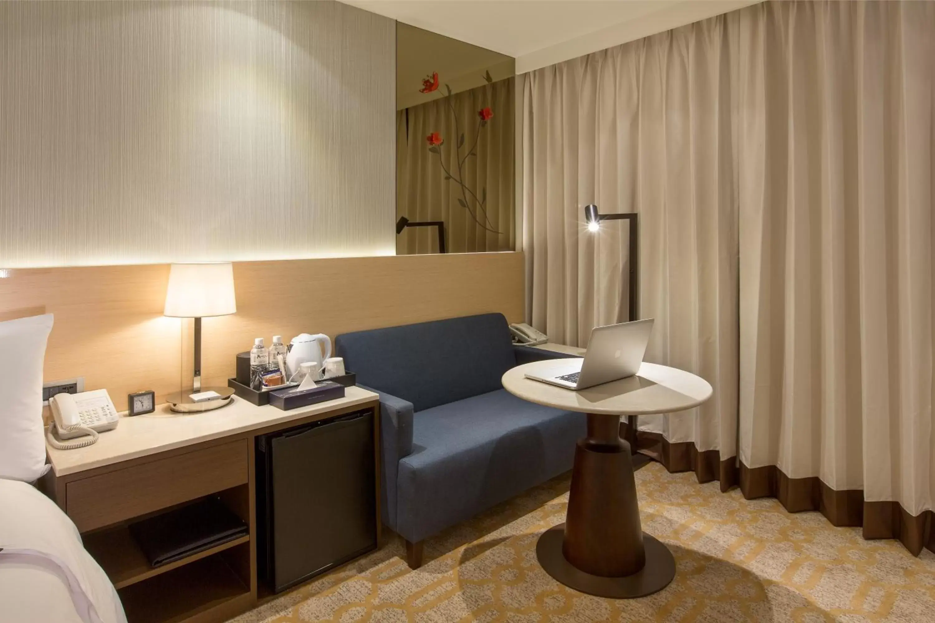 Bed, Seating Area in K Hotel Tianjin