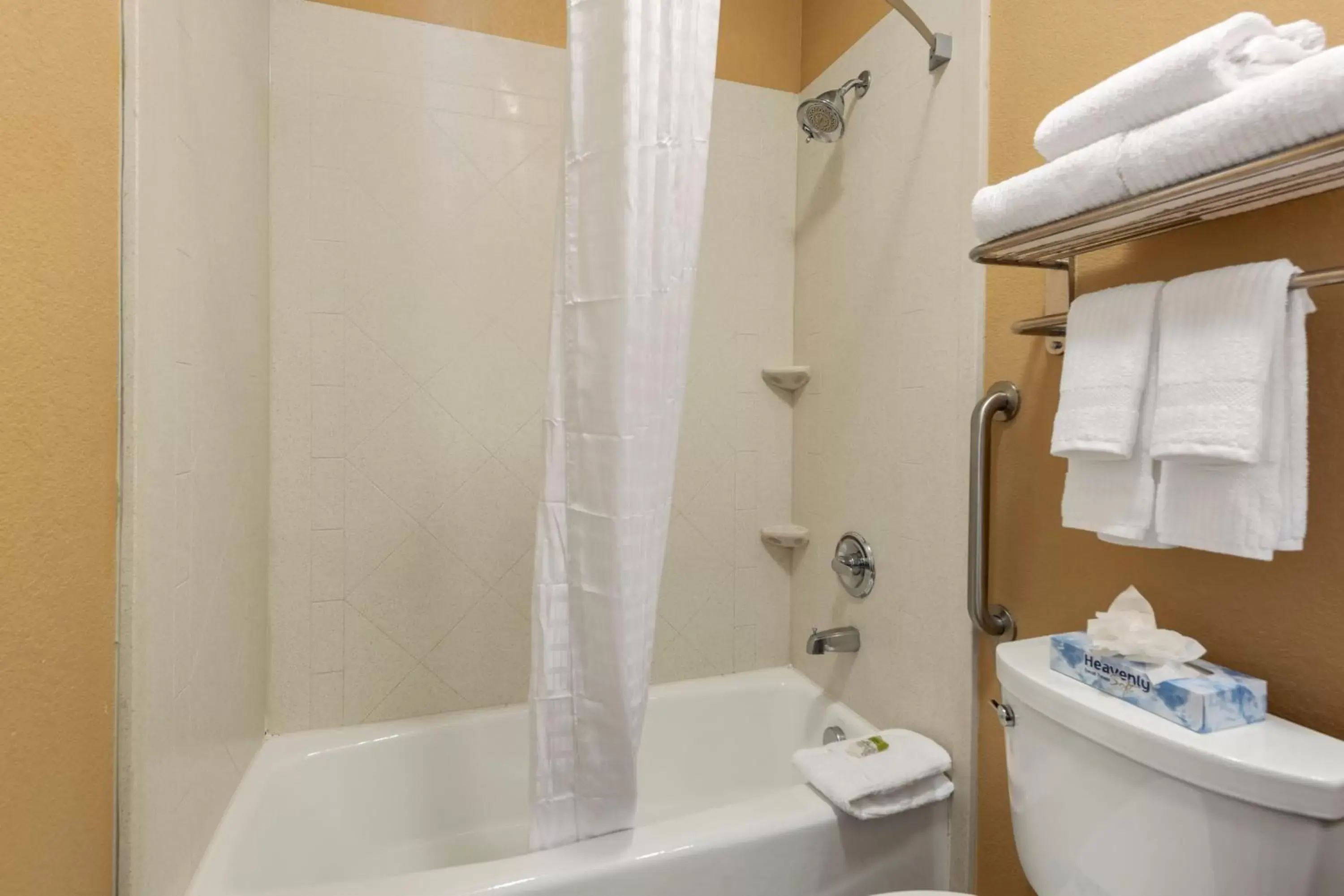Bathroom in Extended Stay America Suites - Lawton - Fort Sill