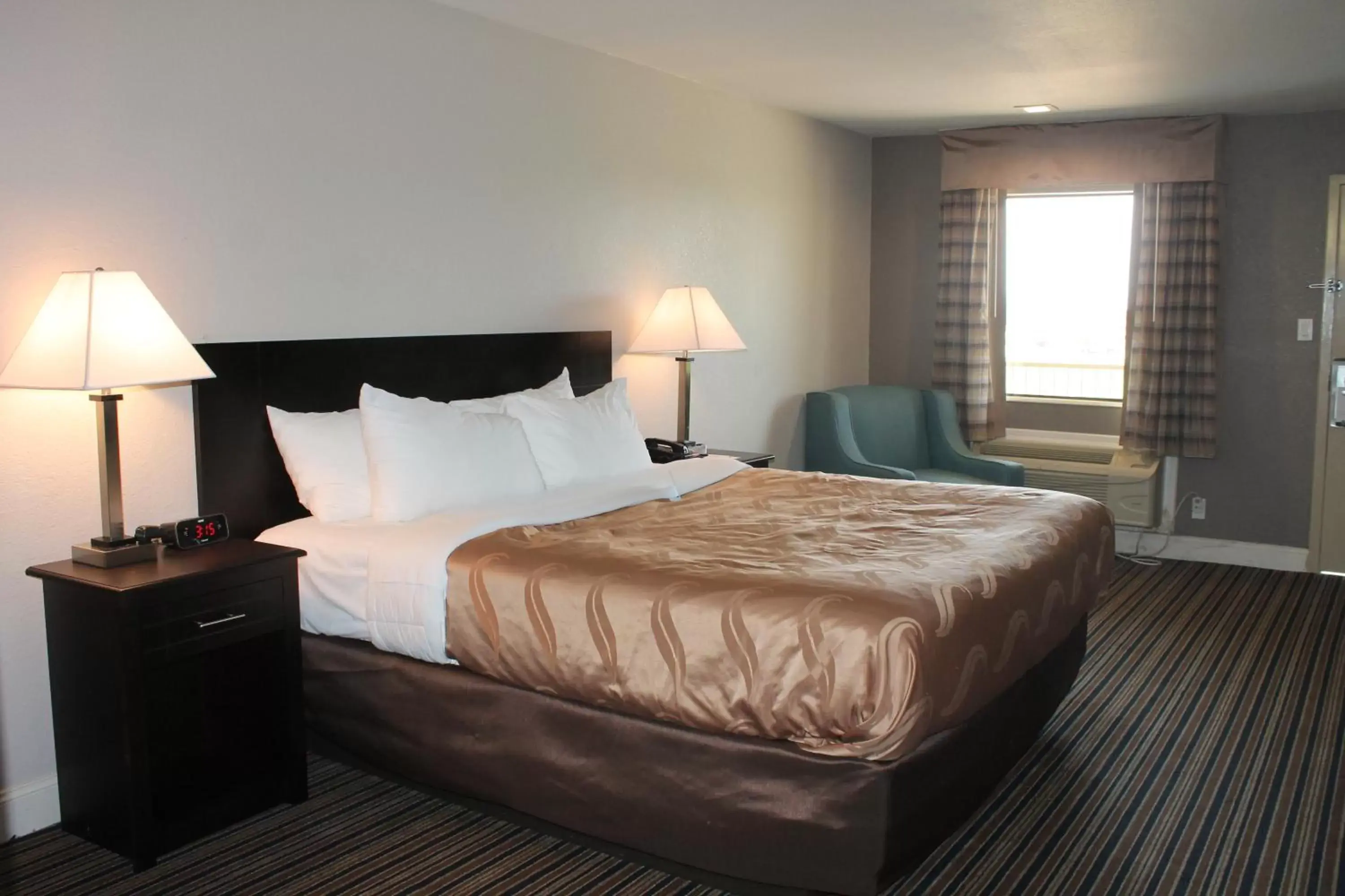 Bed in Quality Inn & Suites Port Arthur - Nederland Bed in Quality Inn & Suites Port Arthur - Nederland