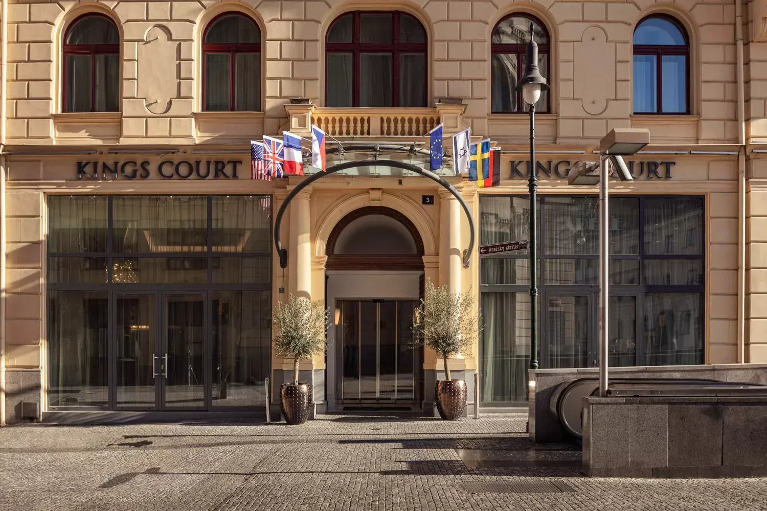 Facade/entrance, Property Building in Hotel KINGS COURT