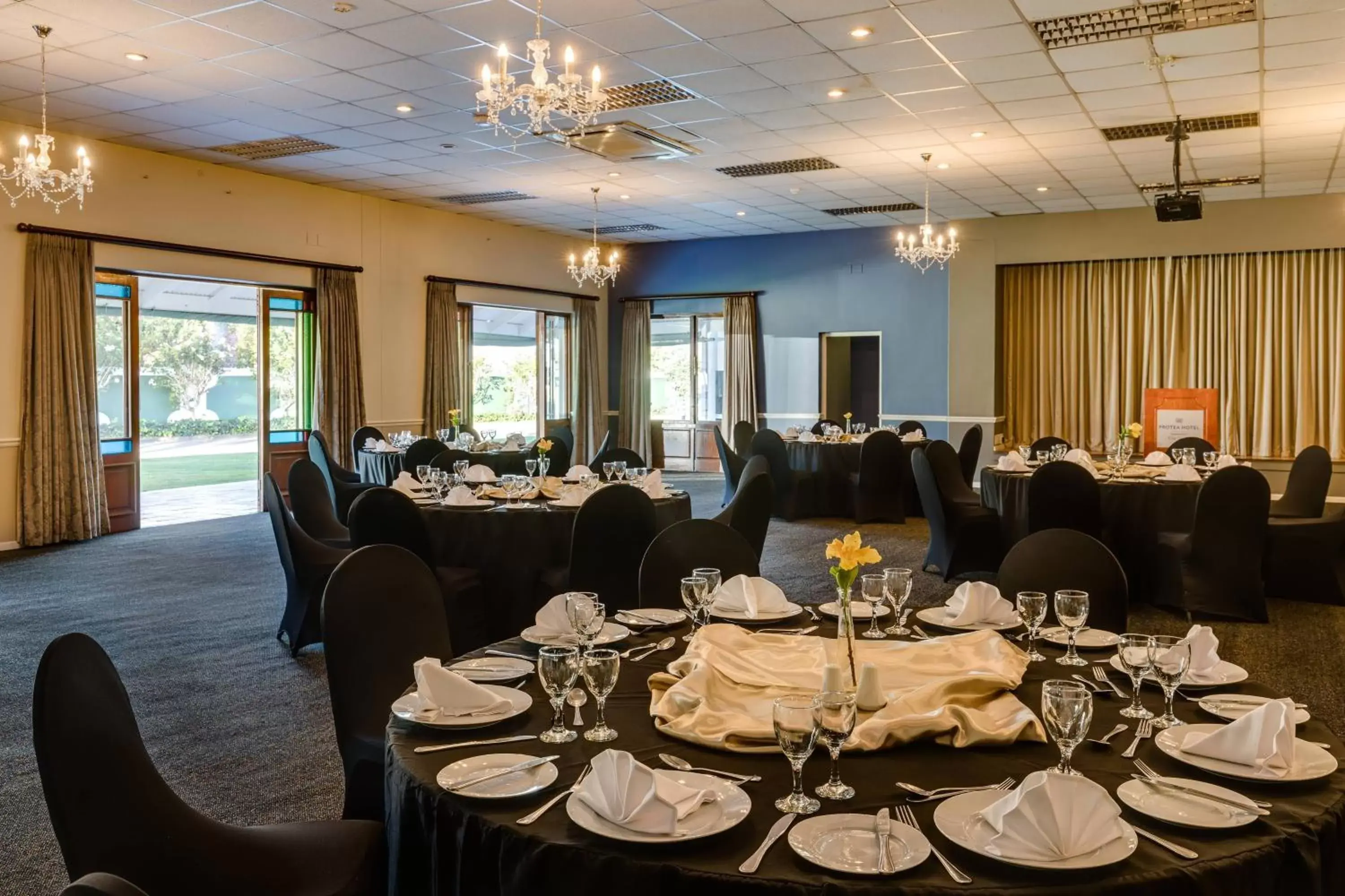 Meeting/conference room, Restaurant/Places to Eat in Protea Hotel by Marriott George King George