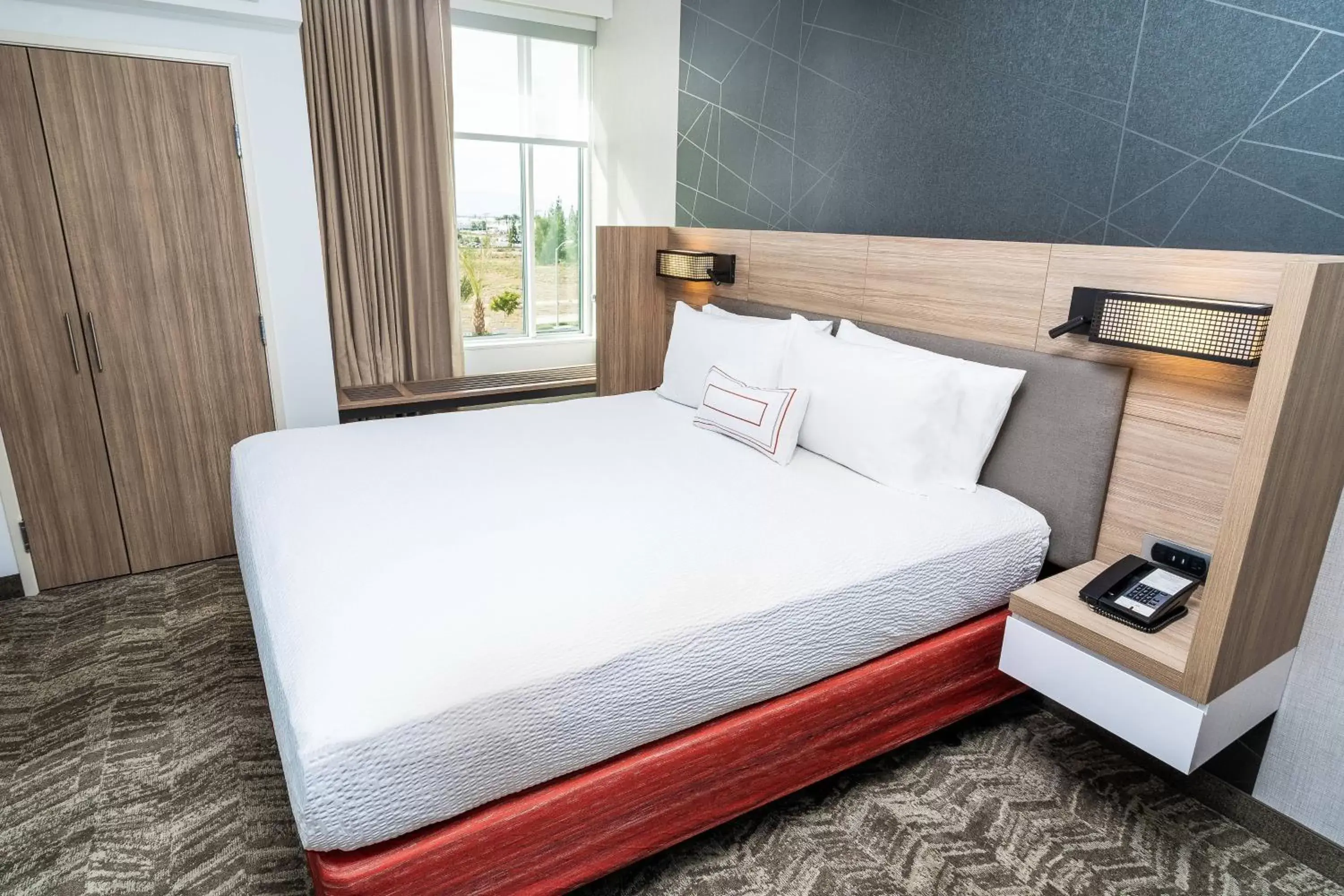 Bedroom, Bed in SpringHill Suites by Marriott Newark Fremont