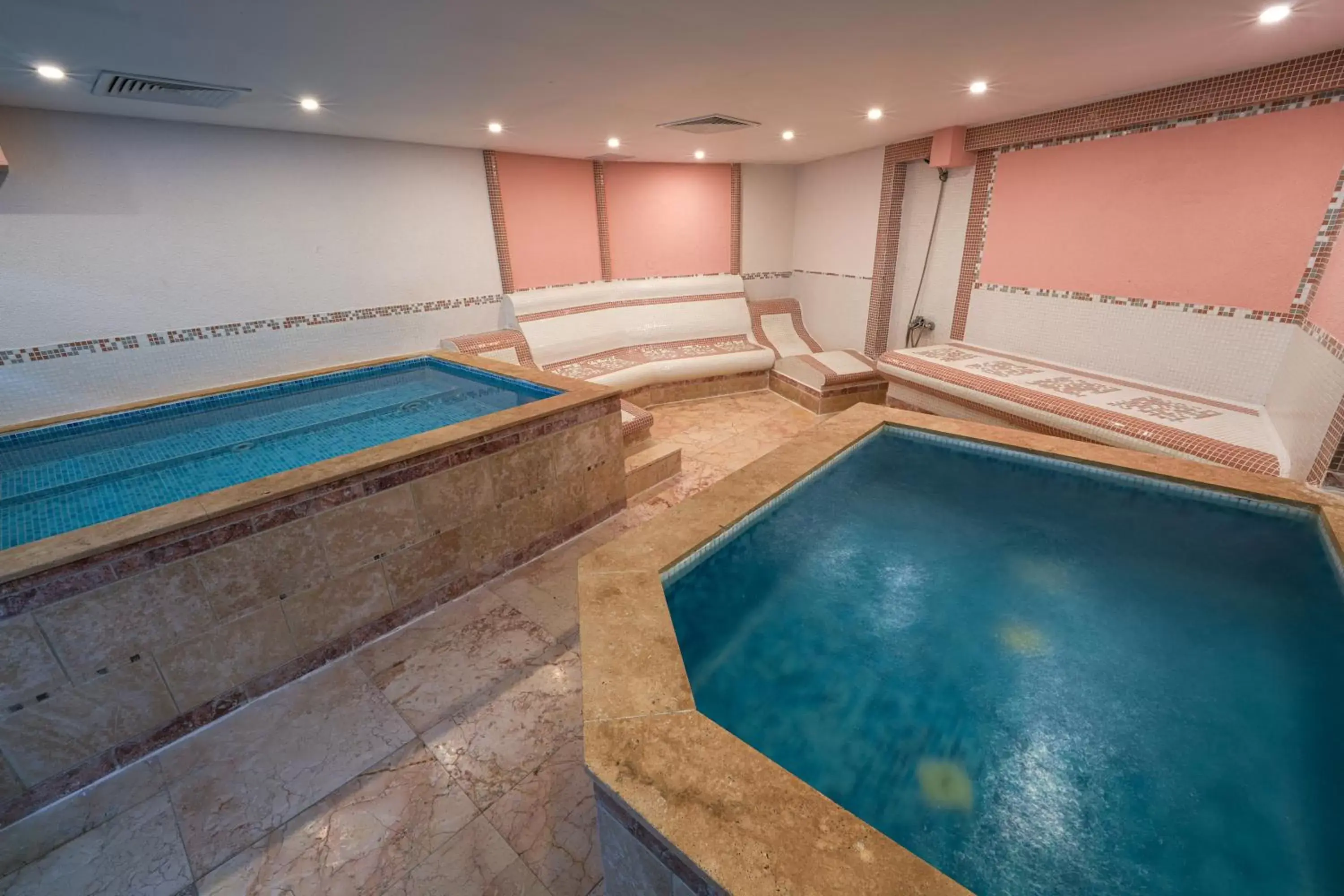 Spa and wellness centre/facilities, Swimming Pool in MPM Hotel Sport