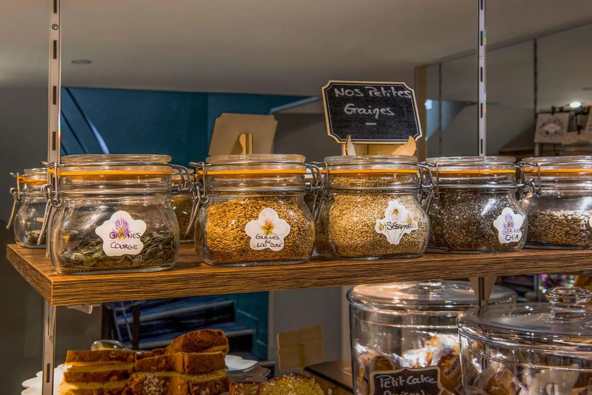 Continental breakfast in Hôtel Mercure Paris Suresnes Longchamp