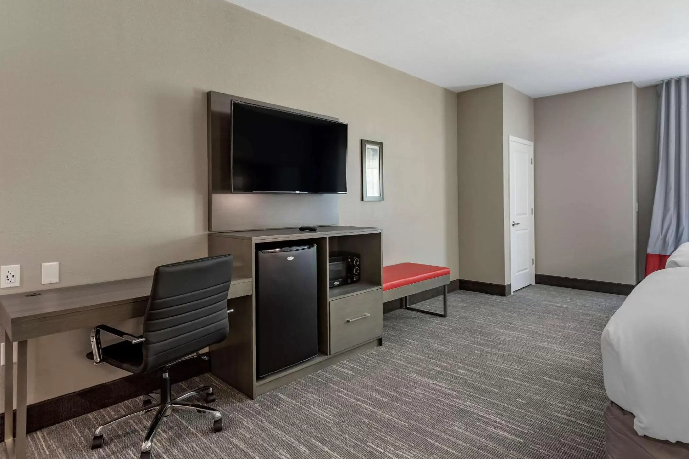 TV and multimedia, TV/Entertainment Center in Comfort Inn & Suites