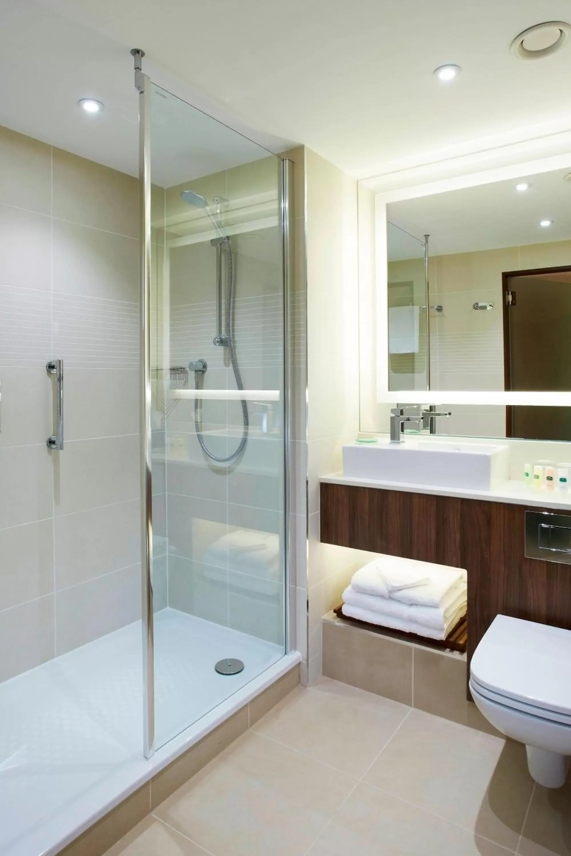 Bathroom in Courtyard by Marriott Aberdeen Airport