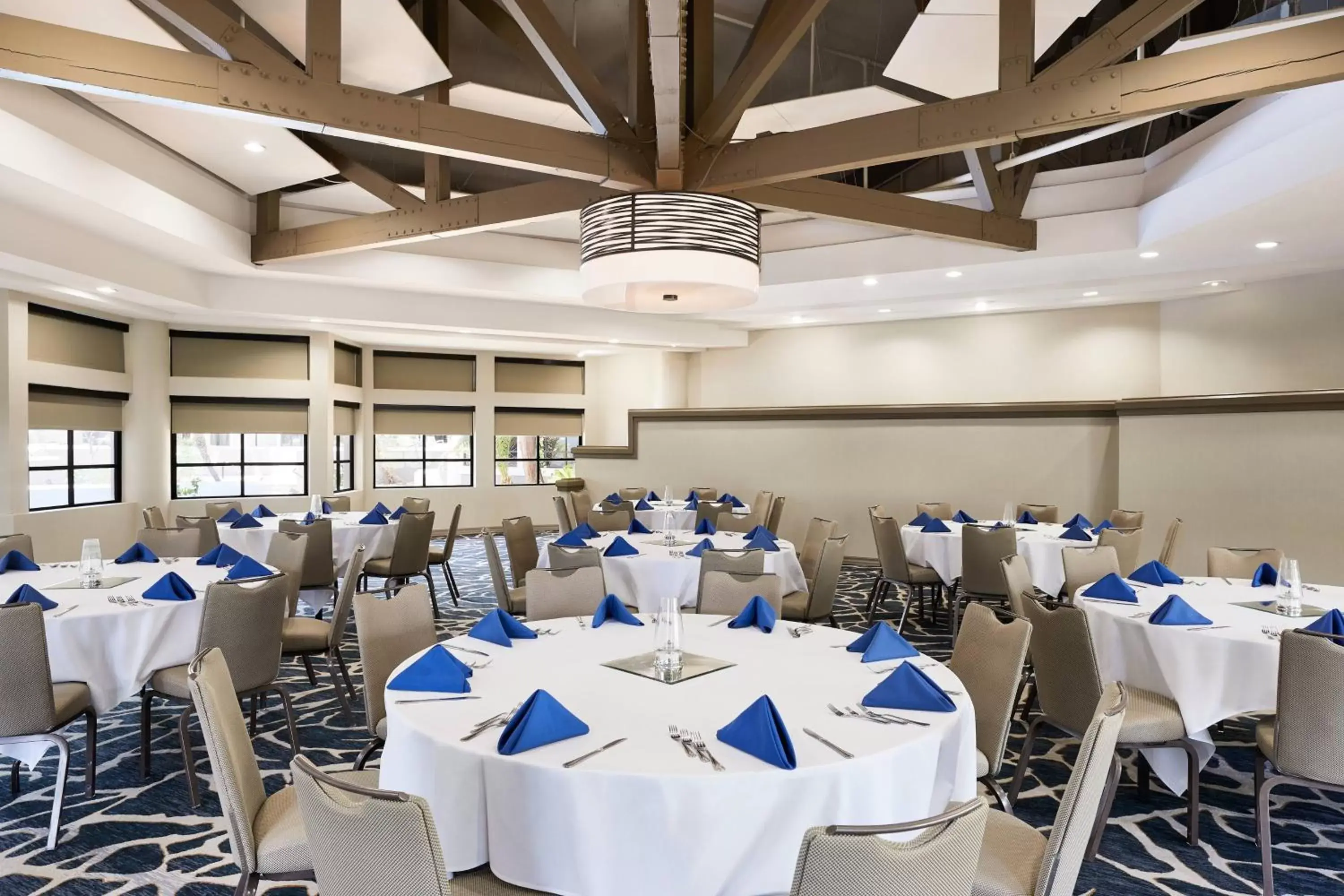 Meeting/conference room, Restaurant/Places to Eat in Delta Hotels by Marriott Phoenix Mesa