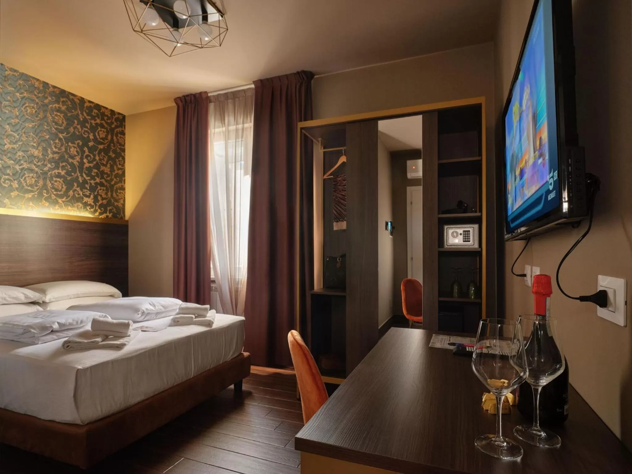 Photo of the whole room, Bed in Hotel Giulietta