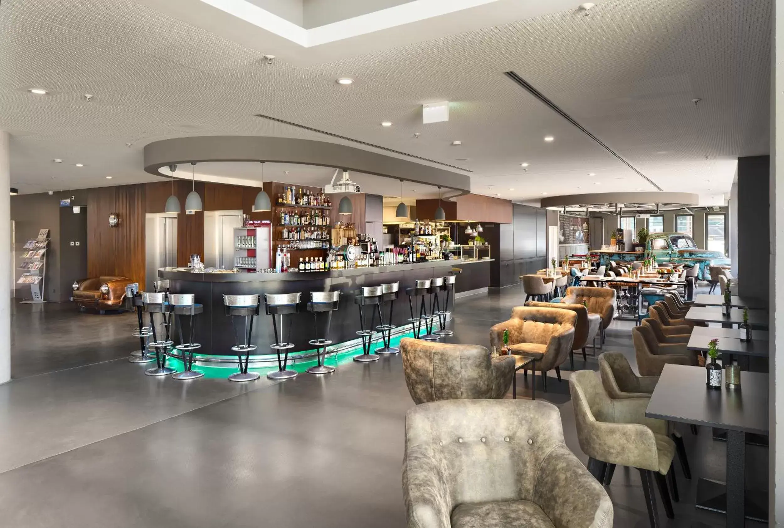 Restaurant/places to eat, Lounge/Bar in V8 HOTEL Motorworld Region Stuttgart