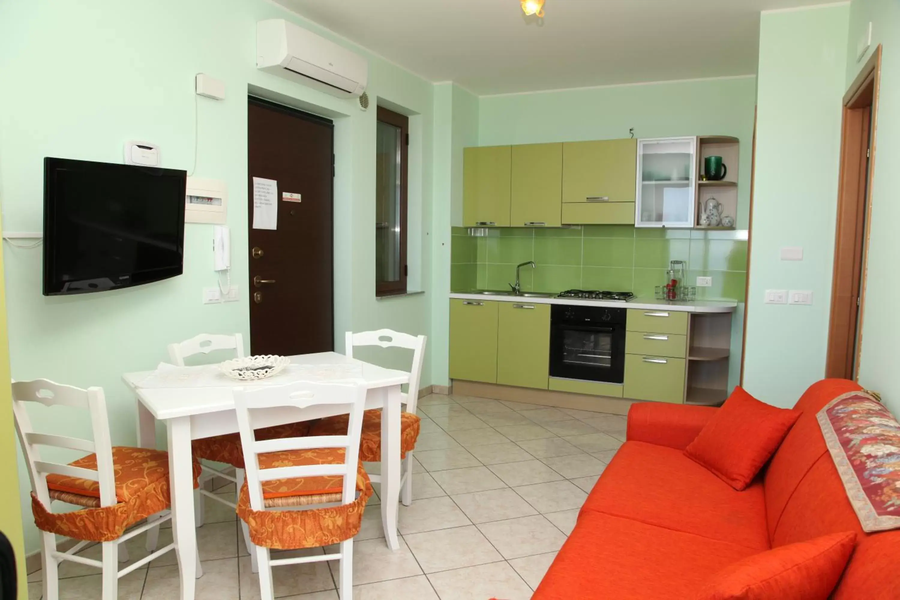 Dining area, Kitchen/Kitchenette in Appartamenti Anzà