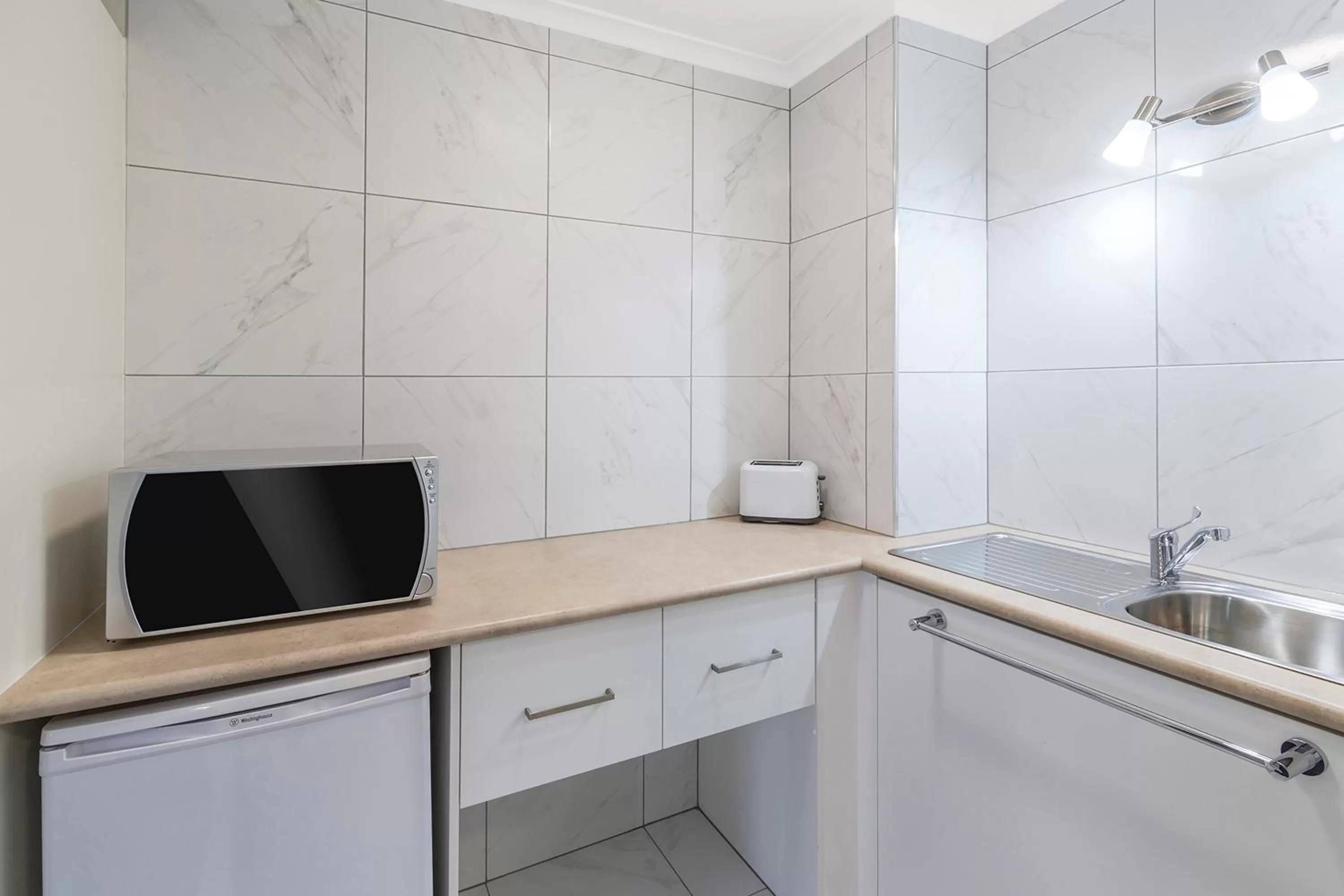 Kitchen or kitchenette in Cathedral Motor Inn