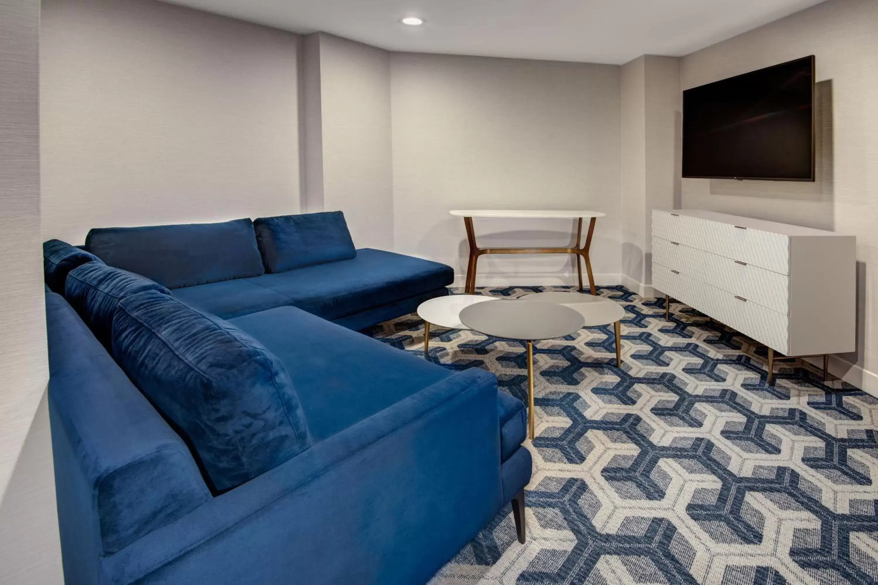 Living room, Seating Area in Sheraton Eatontown Hotel