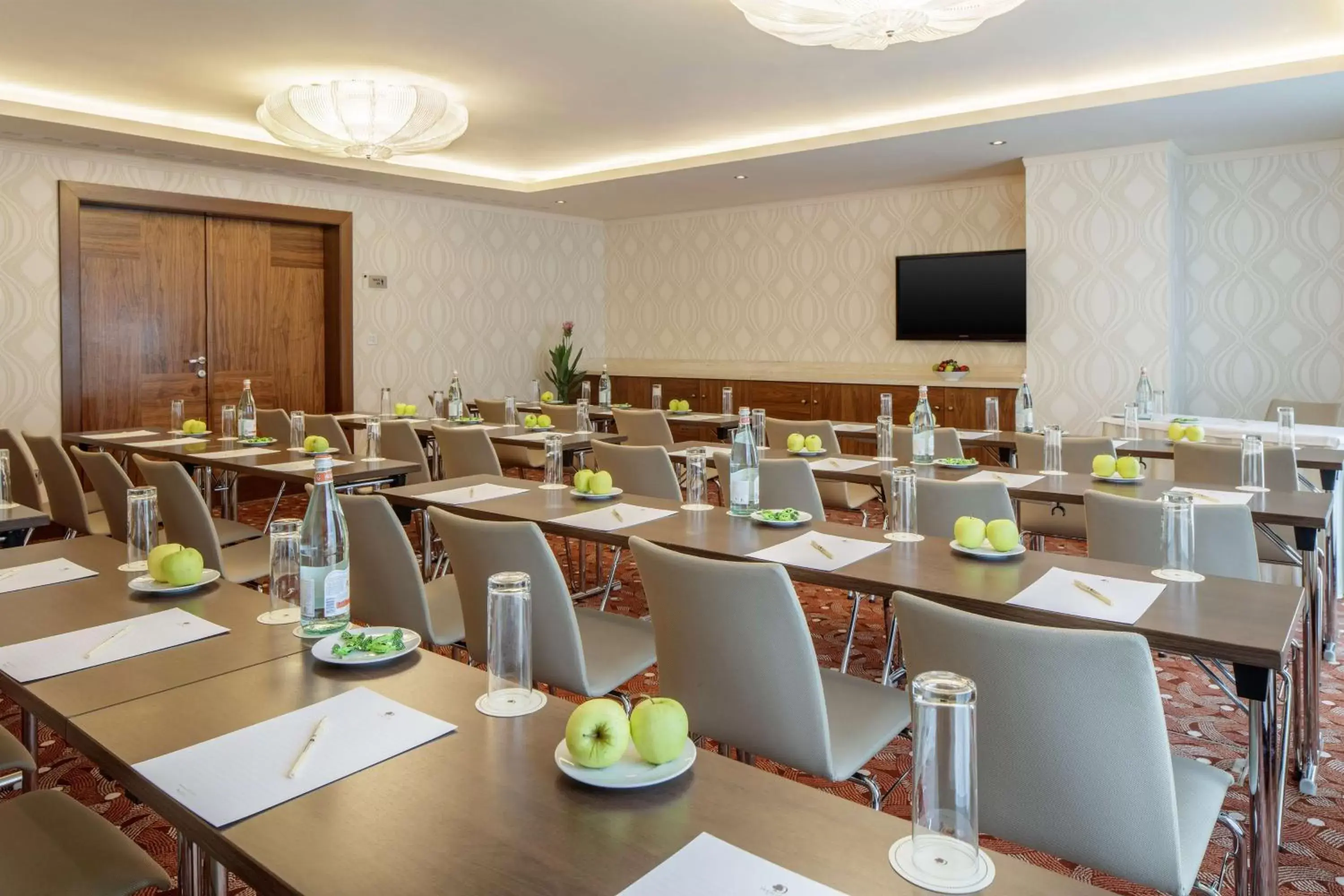 Meeting/conference room, Restaurant/Places to Eat in DoubleTree by Hilton Bratislava
