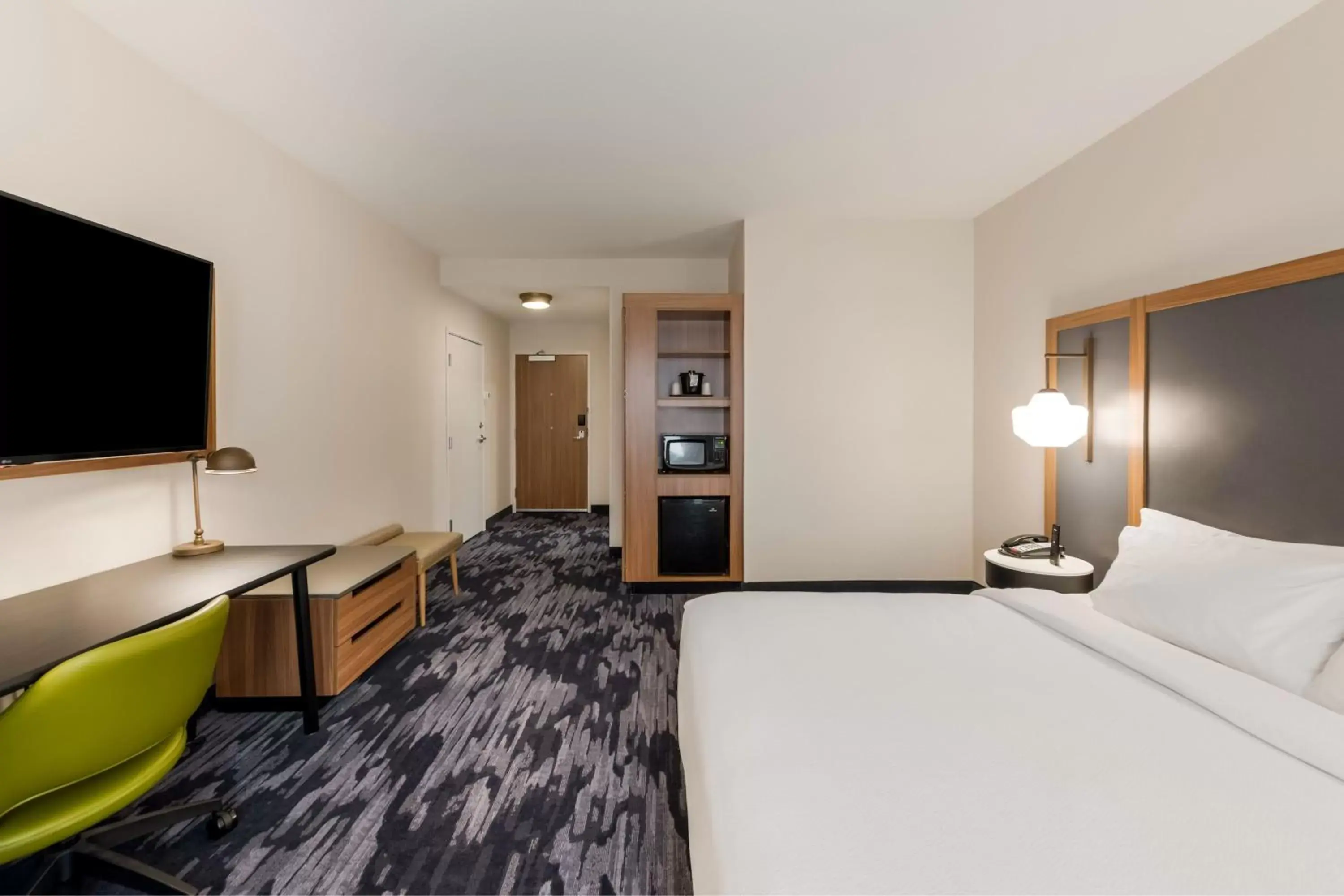Photo of the whole room, Bed in Fairfield by Marriott Inn & Suites Columbus Canal Winchester