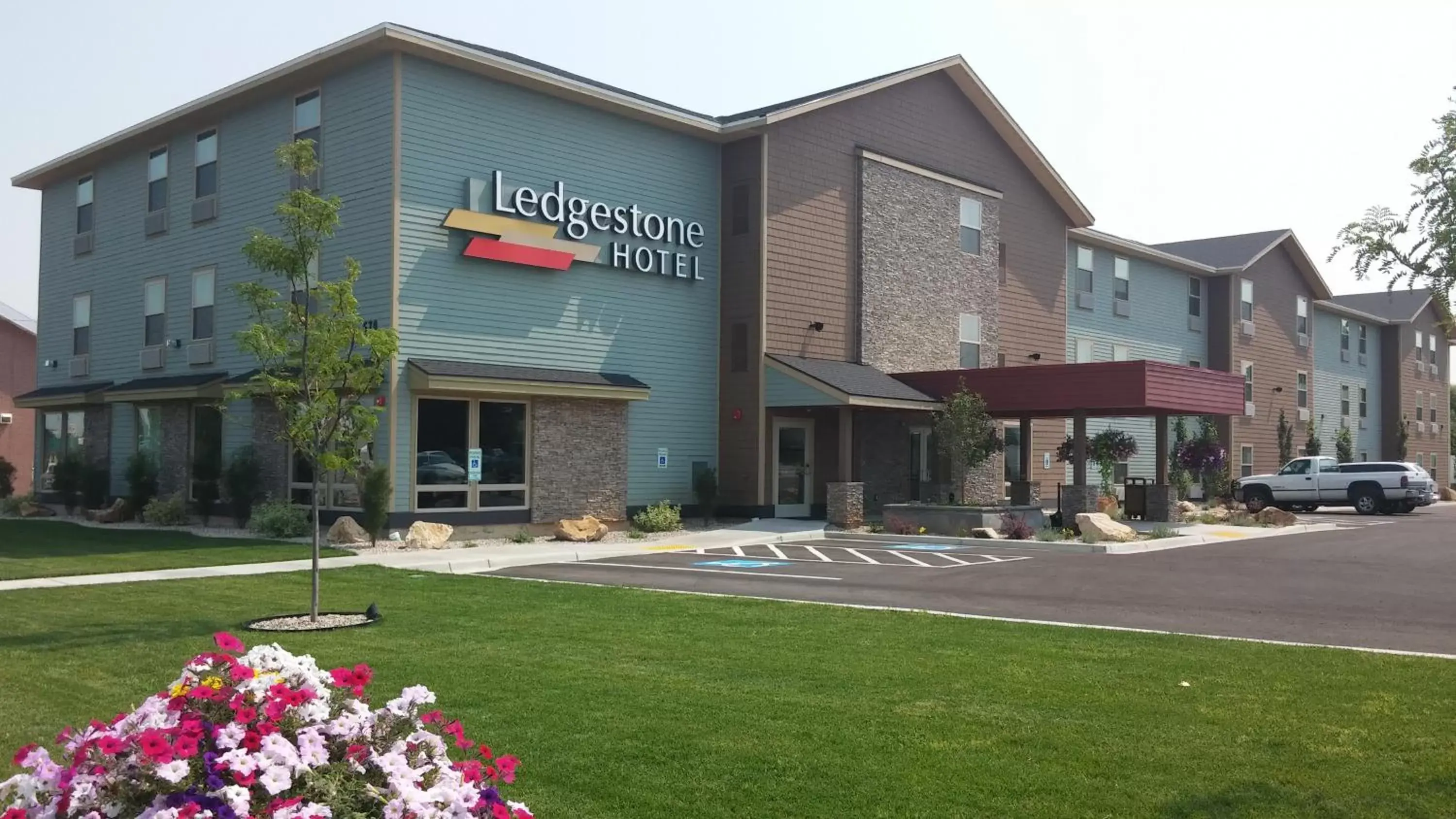 Facade/entrance in Ledgestone Hotel Billings