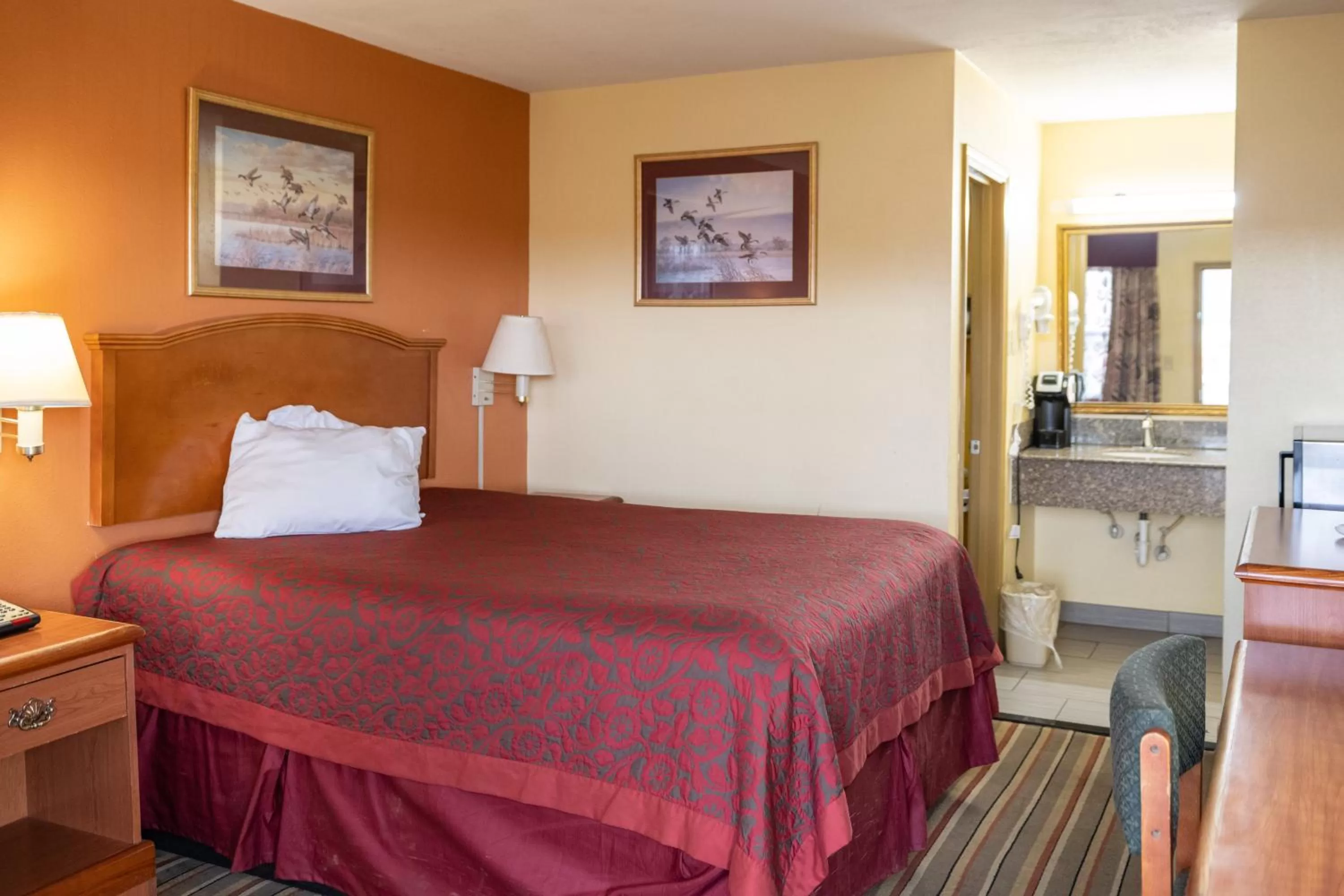 Photo of the whole room, Bed in Morrilton Inn