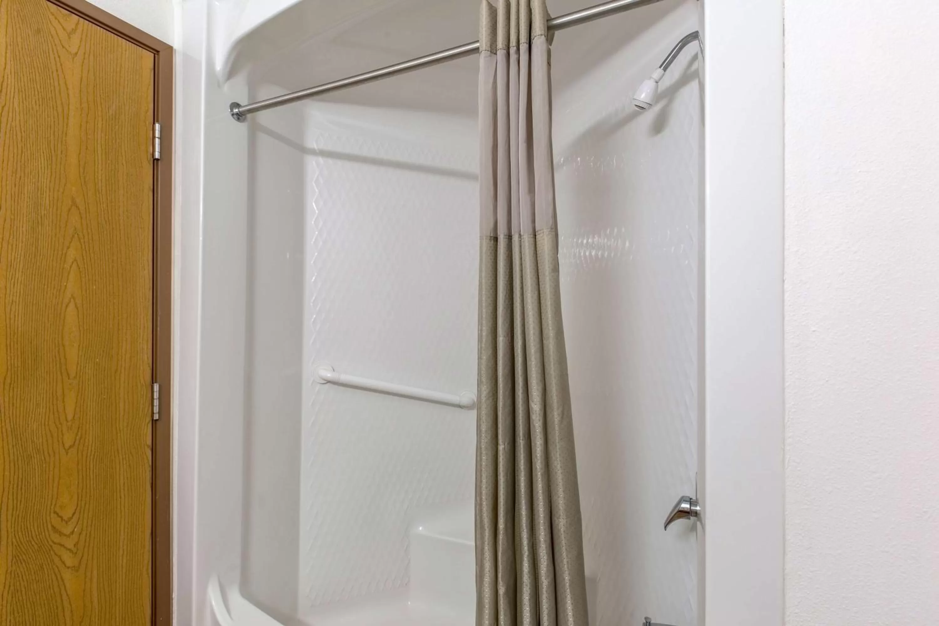 Shower in Motel 6-Baraboo, WI - Lake Delton-Wisconsin Dells