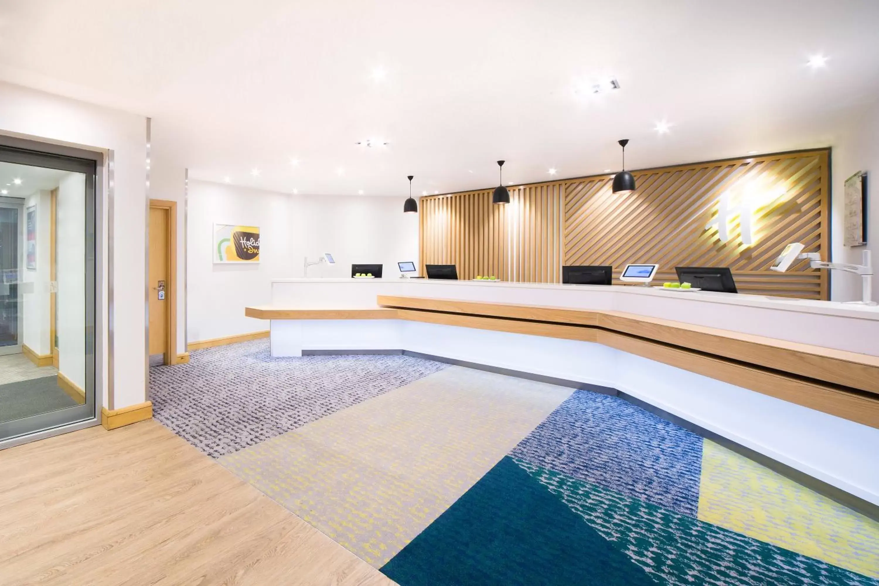 Lobby or reception in Holiday Inn London - Gatwick Airport by IHG Lobby or reception in Holiday Inn London - Gatwick Airport by IHG