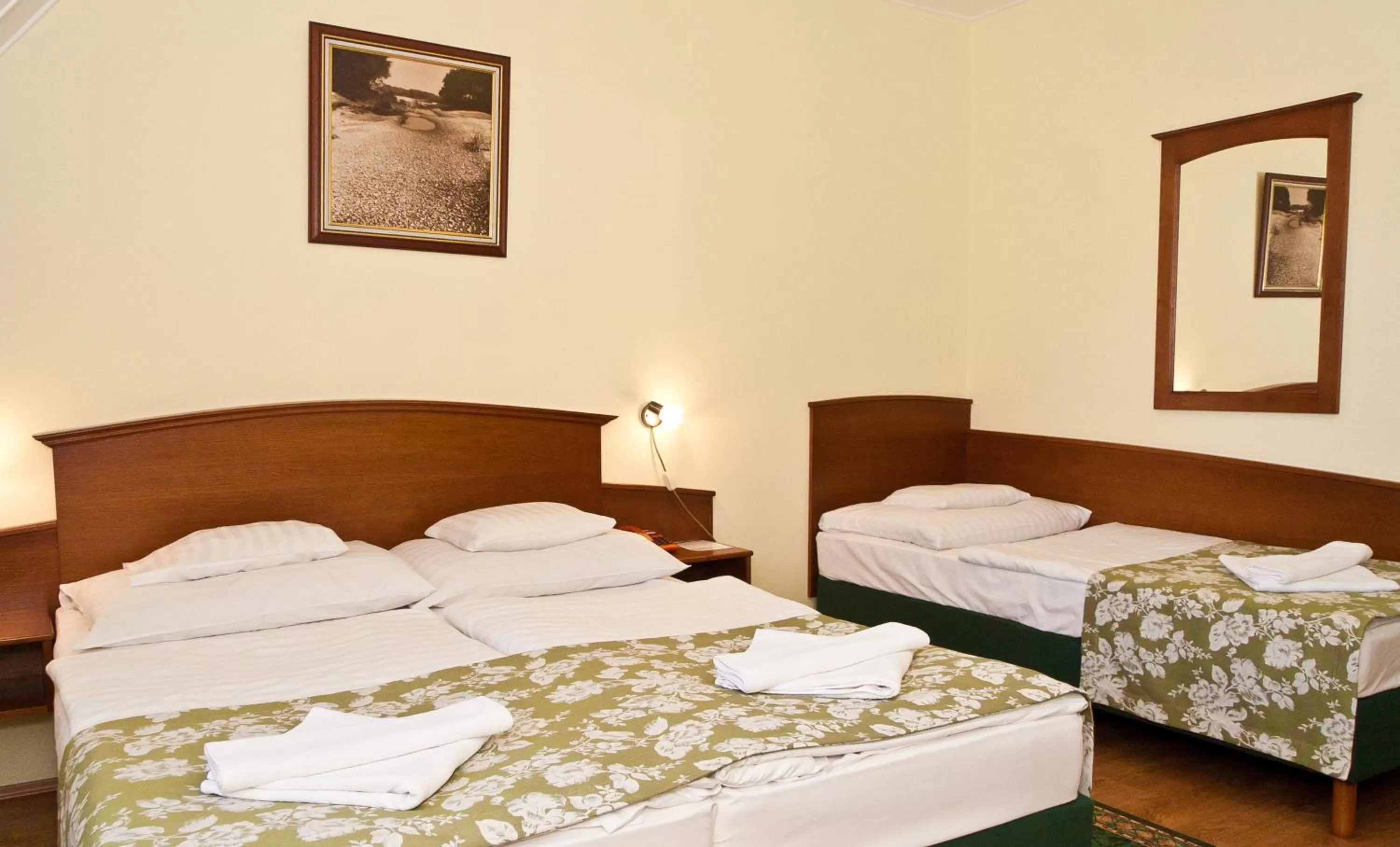 Bedroom, Bed in Hotel Klastrom