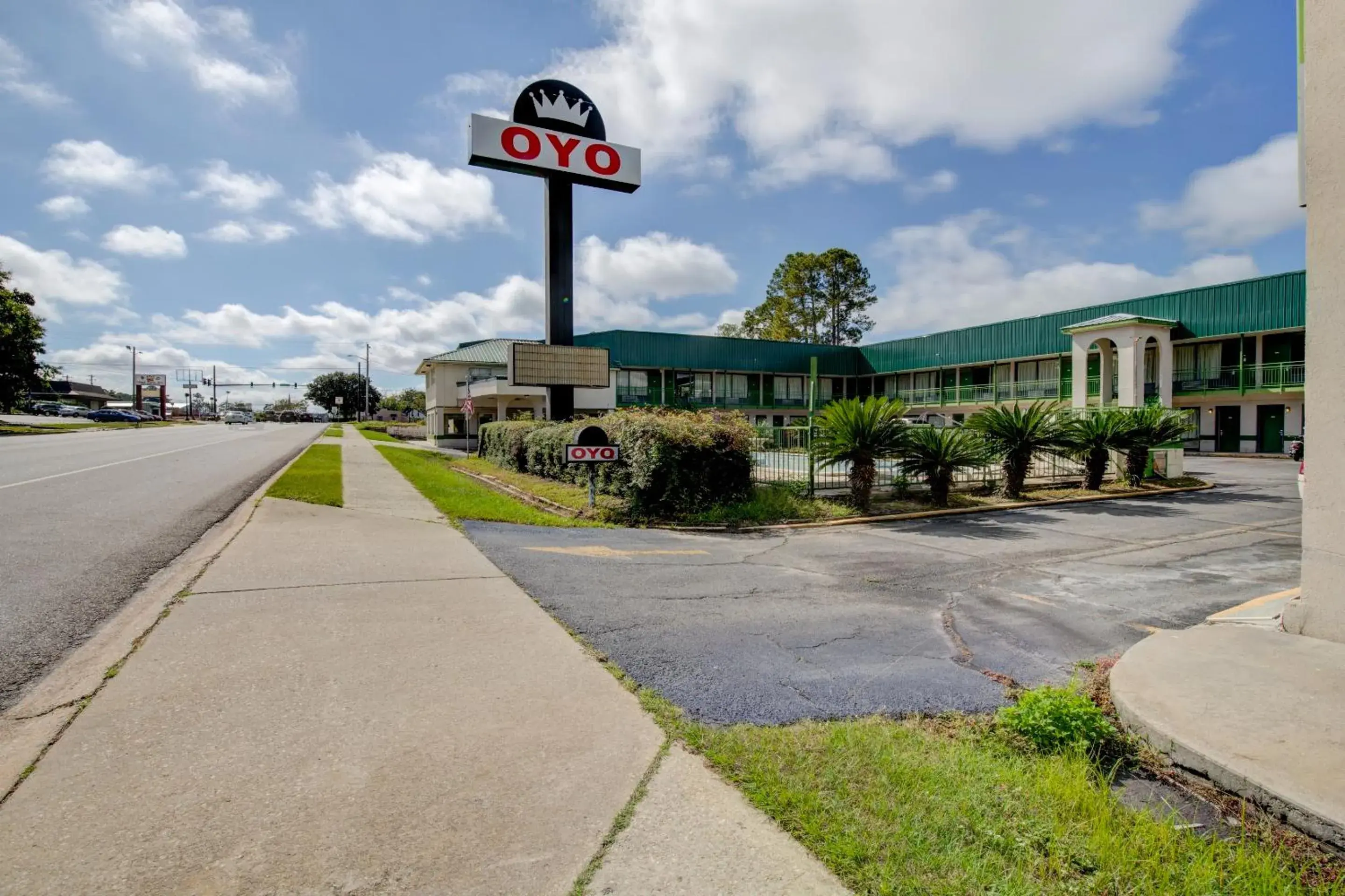 Facade/entrance, Property Building in OYO Hotel Douglas GA US-441