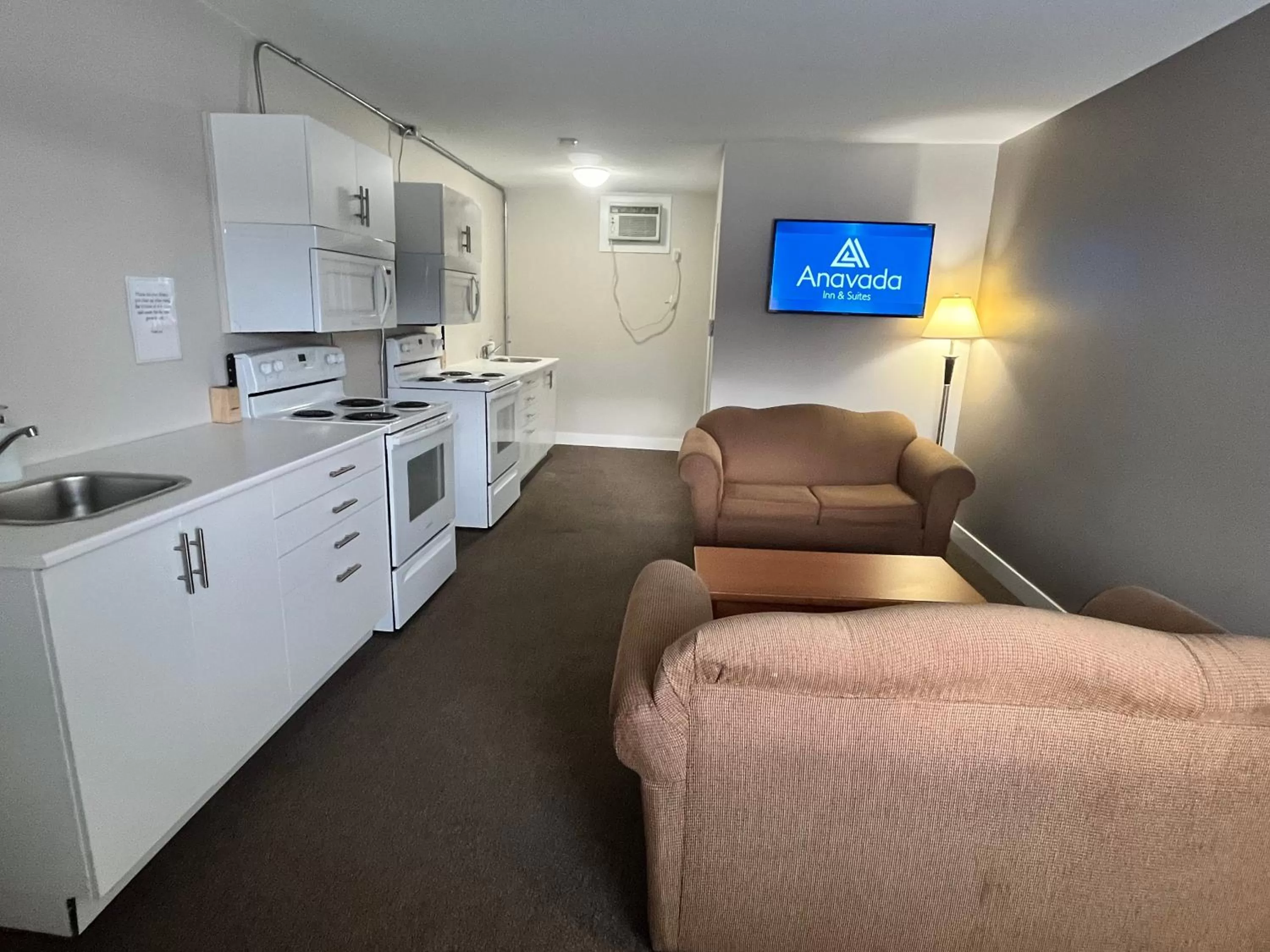 Kitchen or kitchenette in Anavada Inn & Suites - Prince George