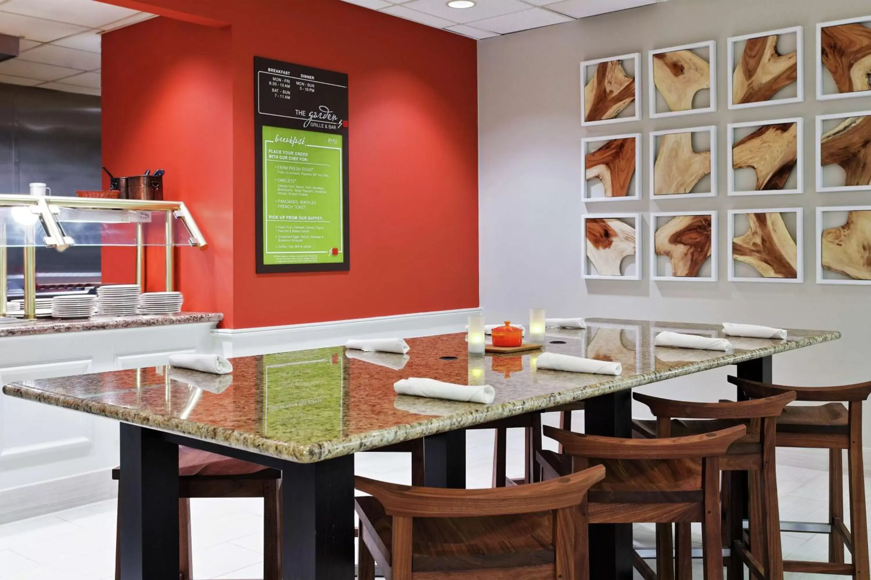 Dining area in Hilton Garden Inn Springfield, IL