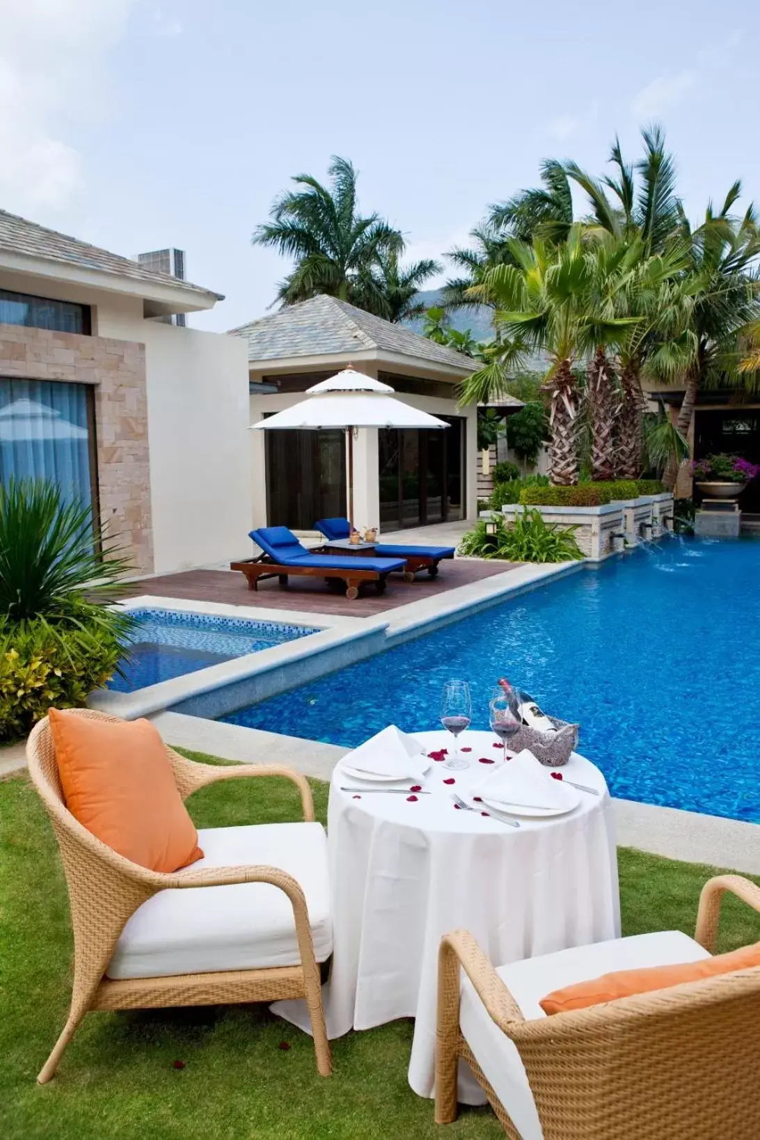 Pool view, Swimming Pool in Grand Metropark Villa Resort Sanya Yalong Bay