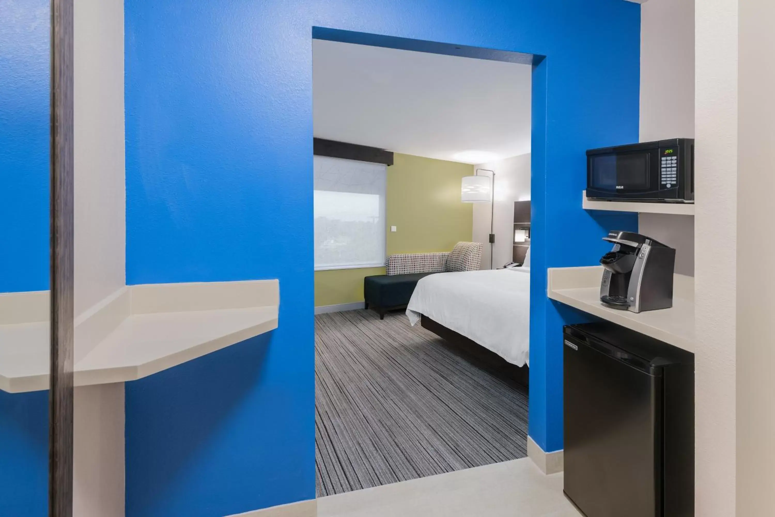 Photo of the whole room, Bed in Holiday Inn Express & Suites- Sugar Land SE - Missouri City, an IHG Hotel