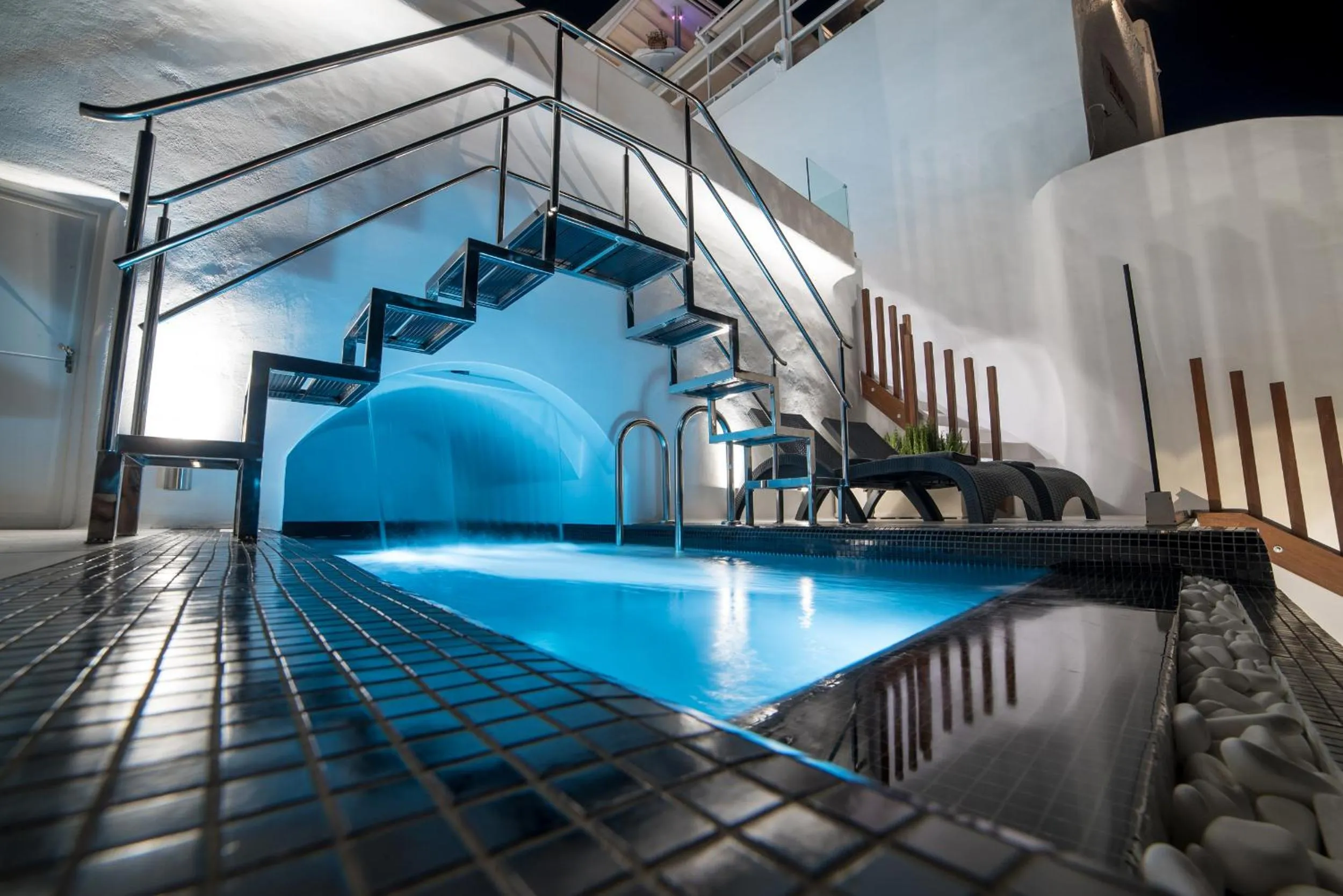 Swimming pool in Daydream Luxury Suites