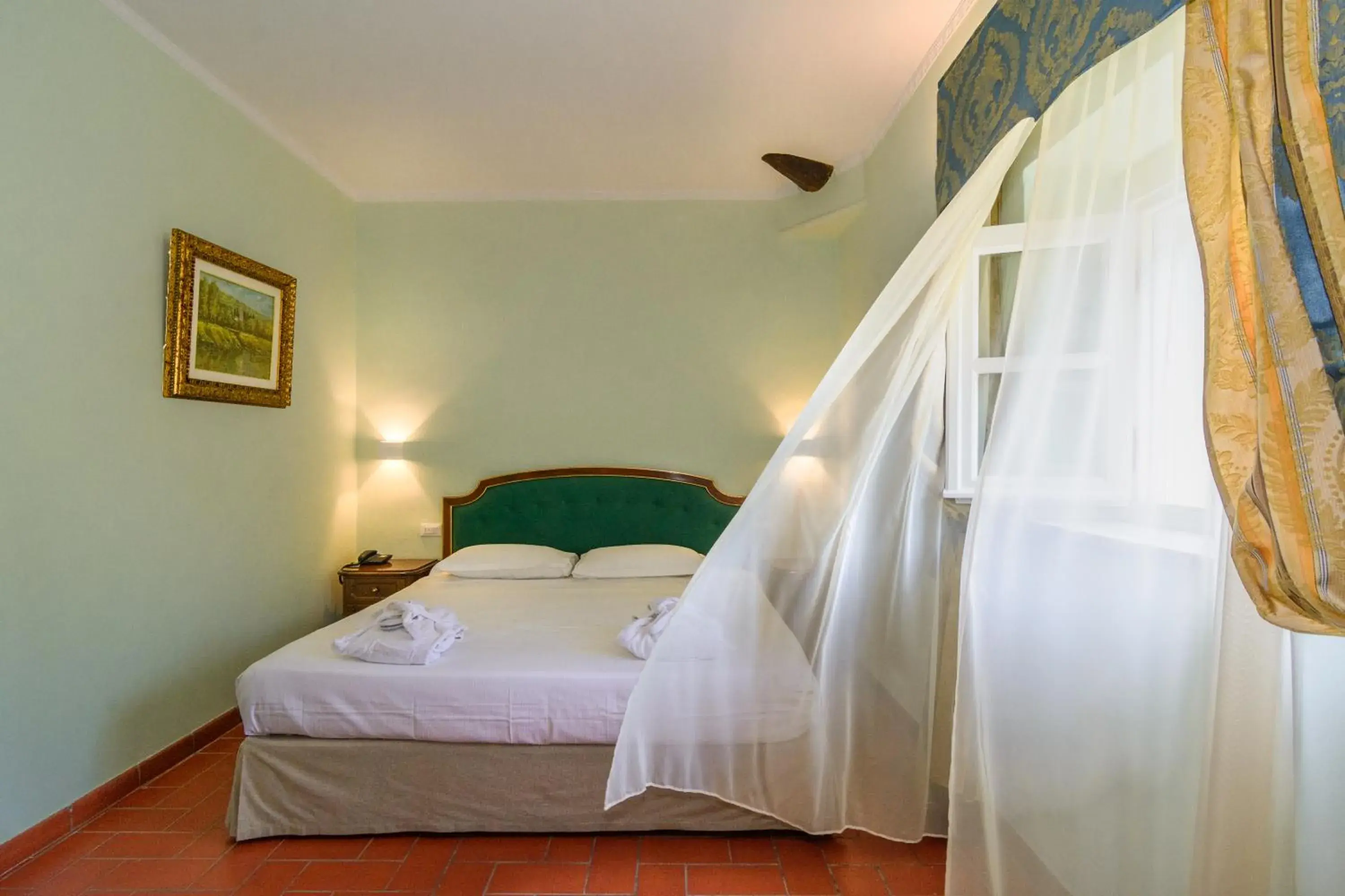 Photo of the whole room, Bed in Hotel Villa San Michele