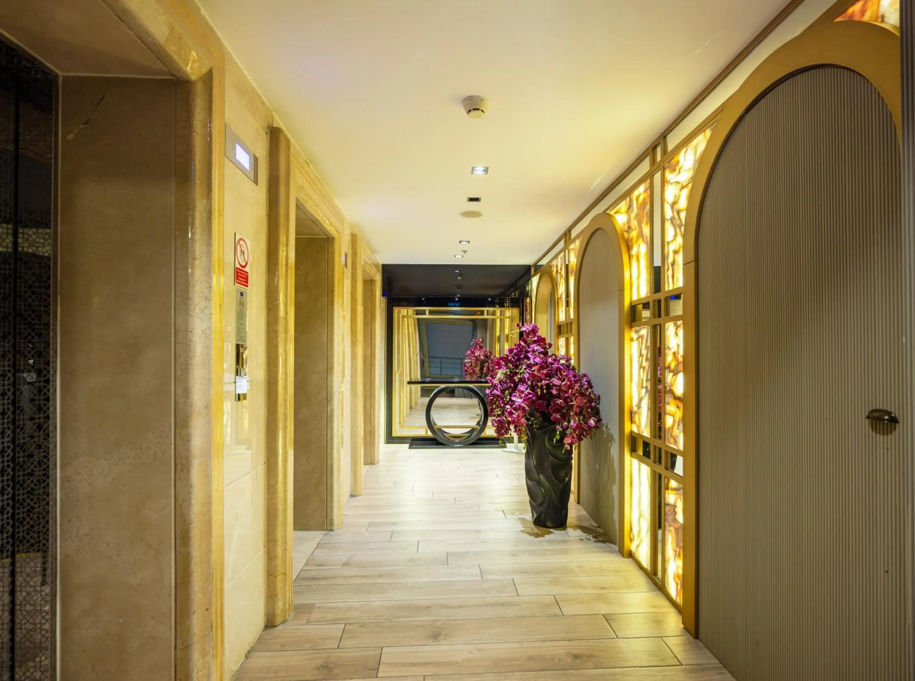 Lobby/Reception in DoubleTree By Hilton Hotel Izmir - Alsancak
