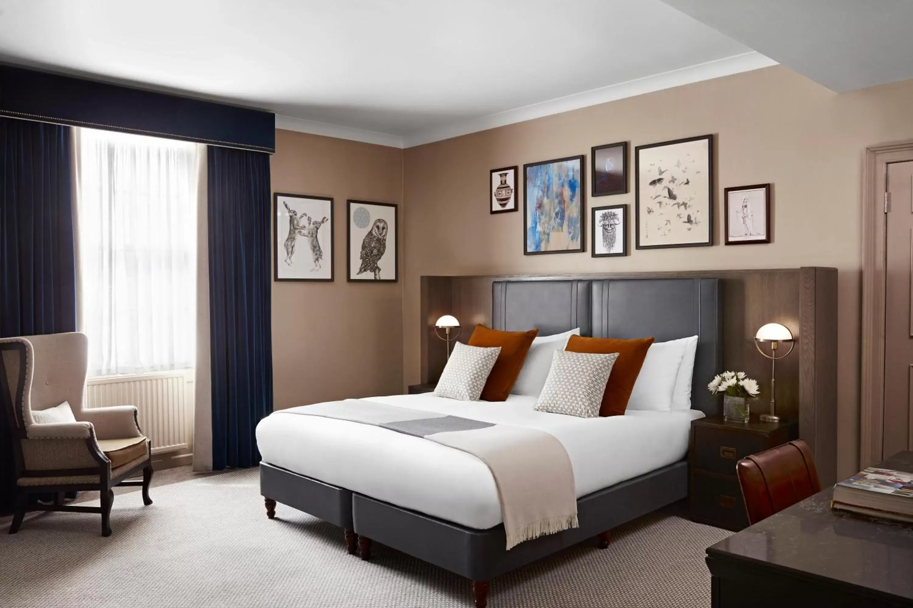 Photo of the whole room, Bed in Kimpton - Charlotte Square, an IHG Hotel