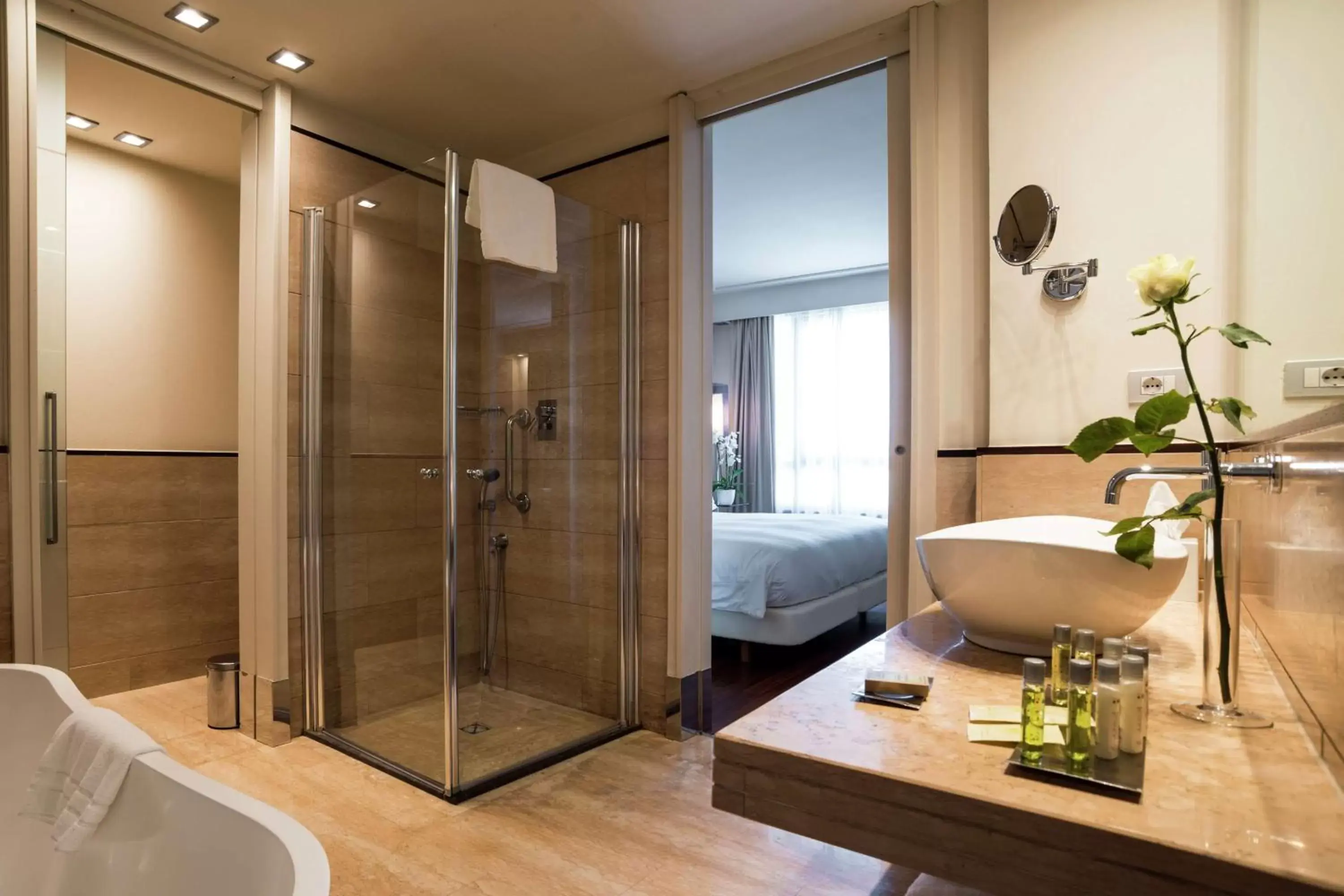 Shower, Bathroom in Hilton Florence Metropole